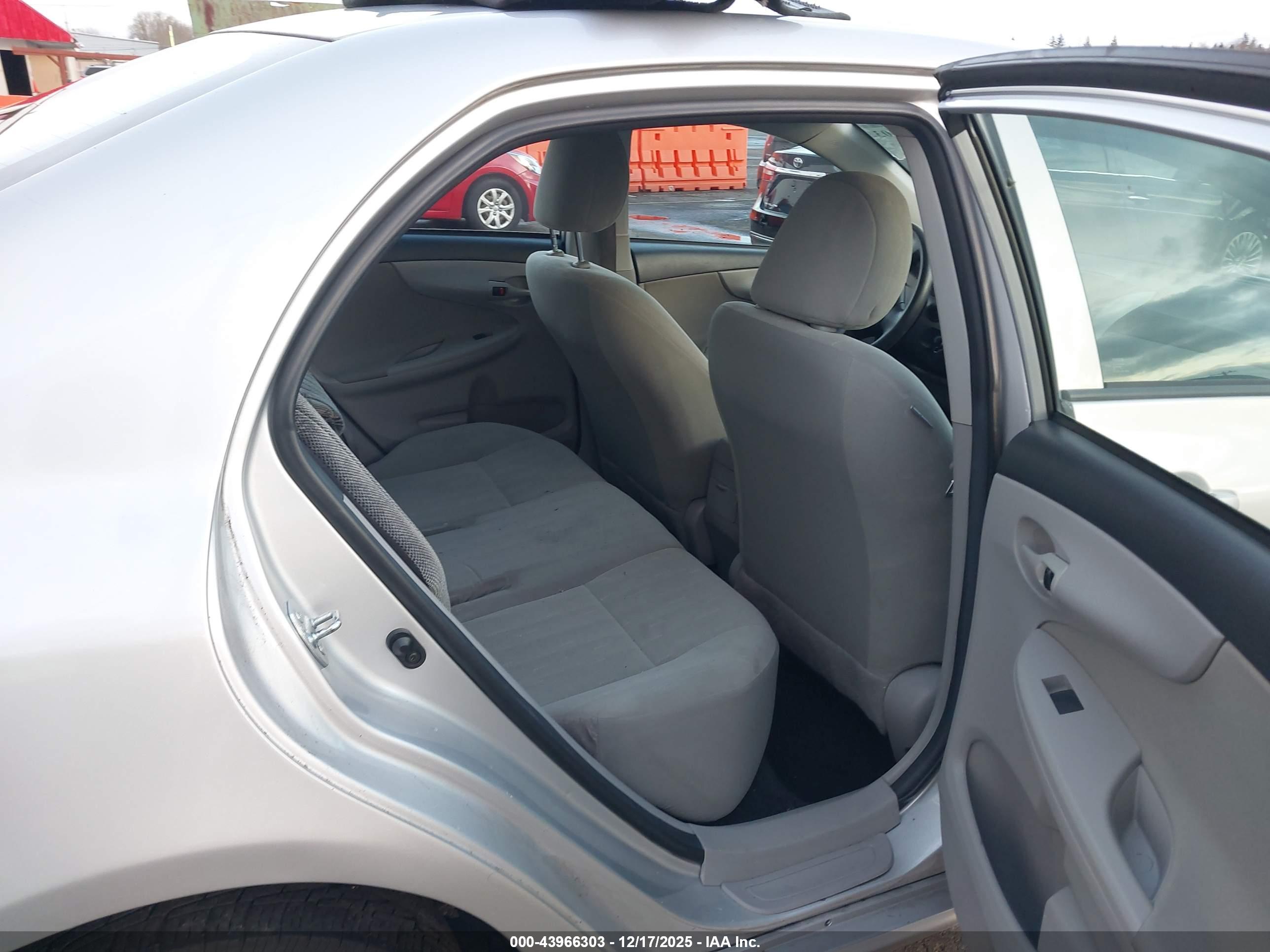 TOYOTA COROLLA image 8