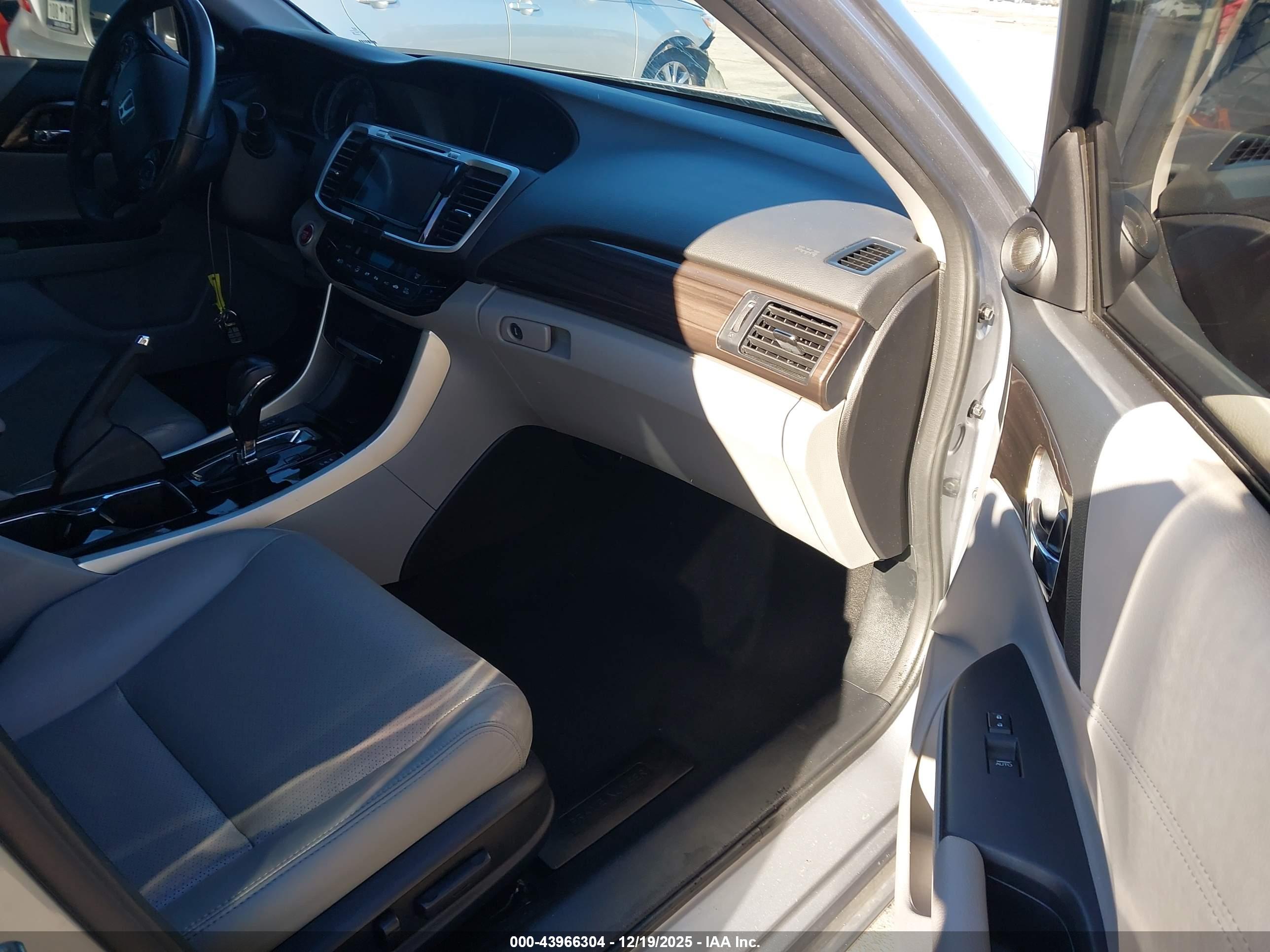 HONDA ACCORD image 5