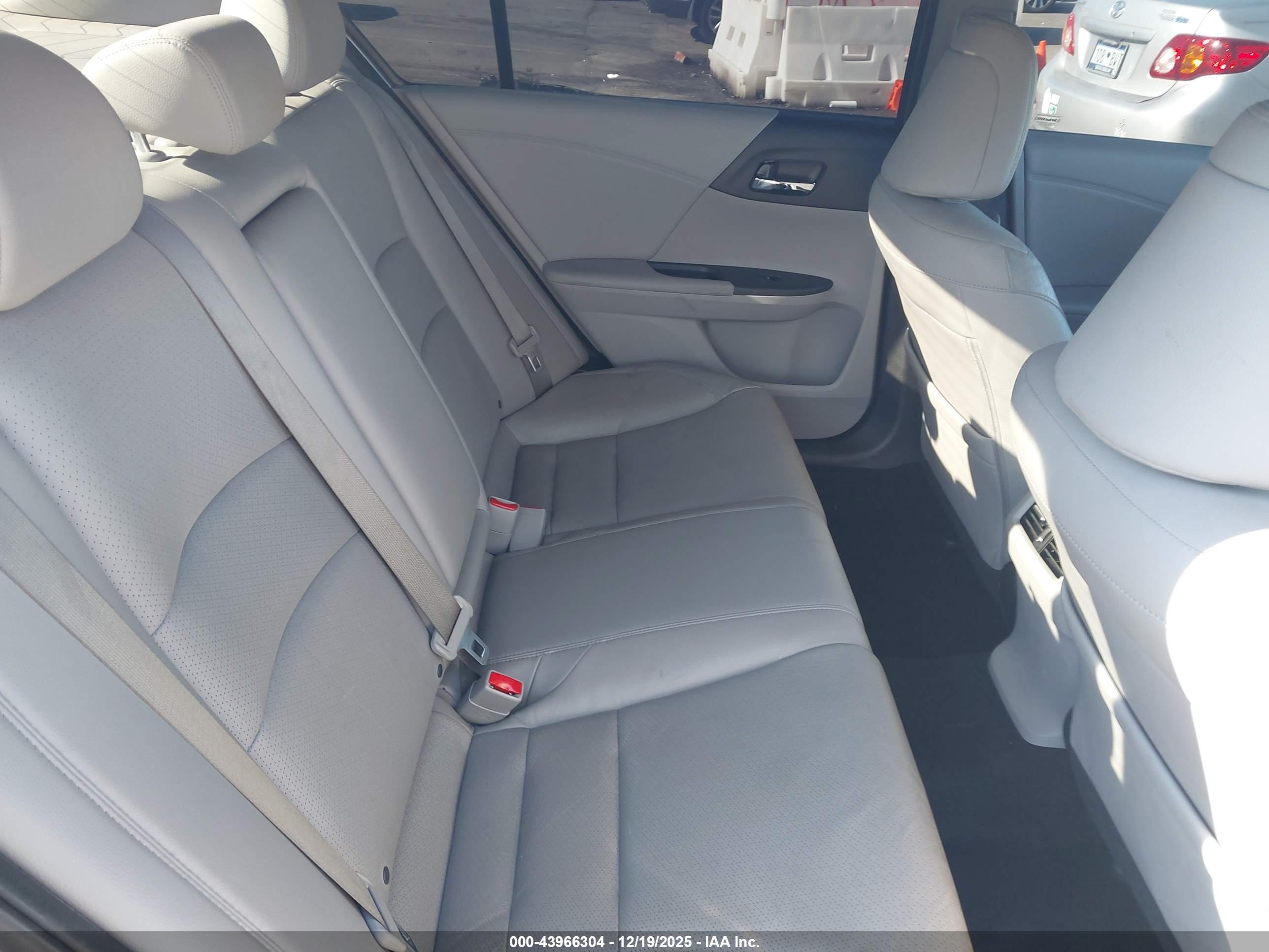 HONDA ACCORD image 8