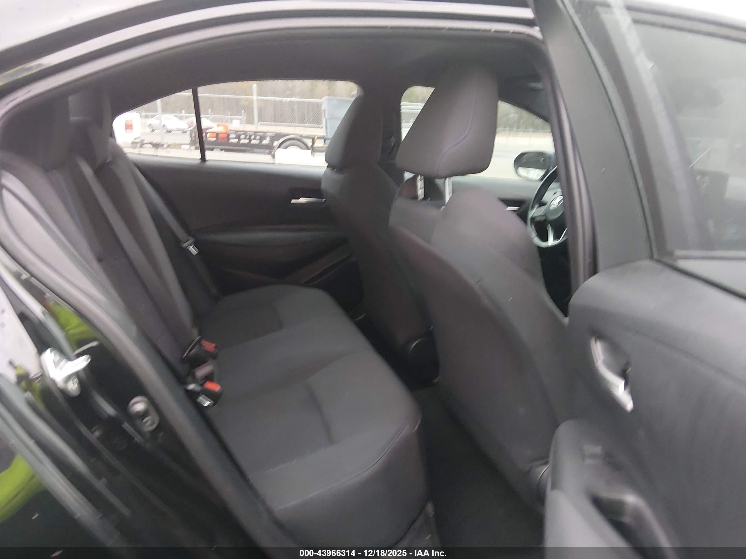TOYOTA COROLLA image 8