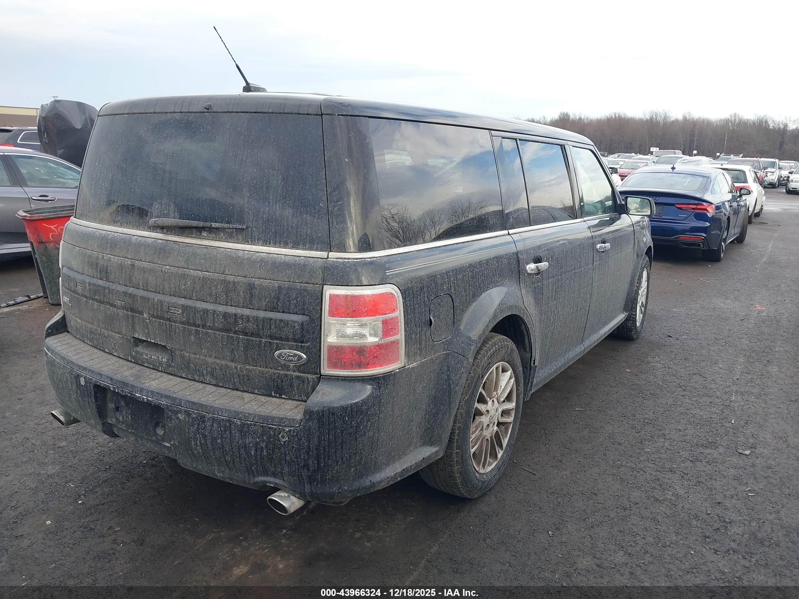 FORD FLEX image 4