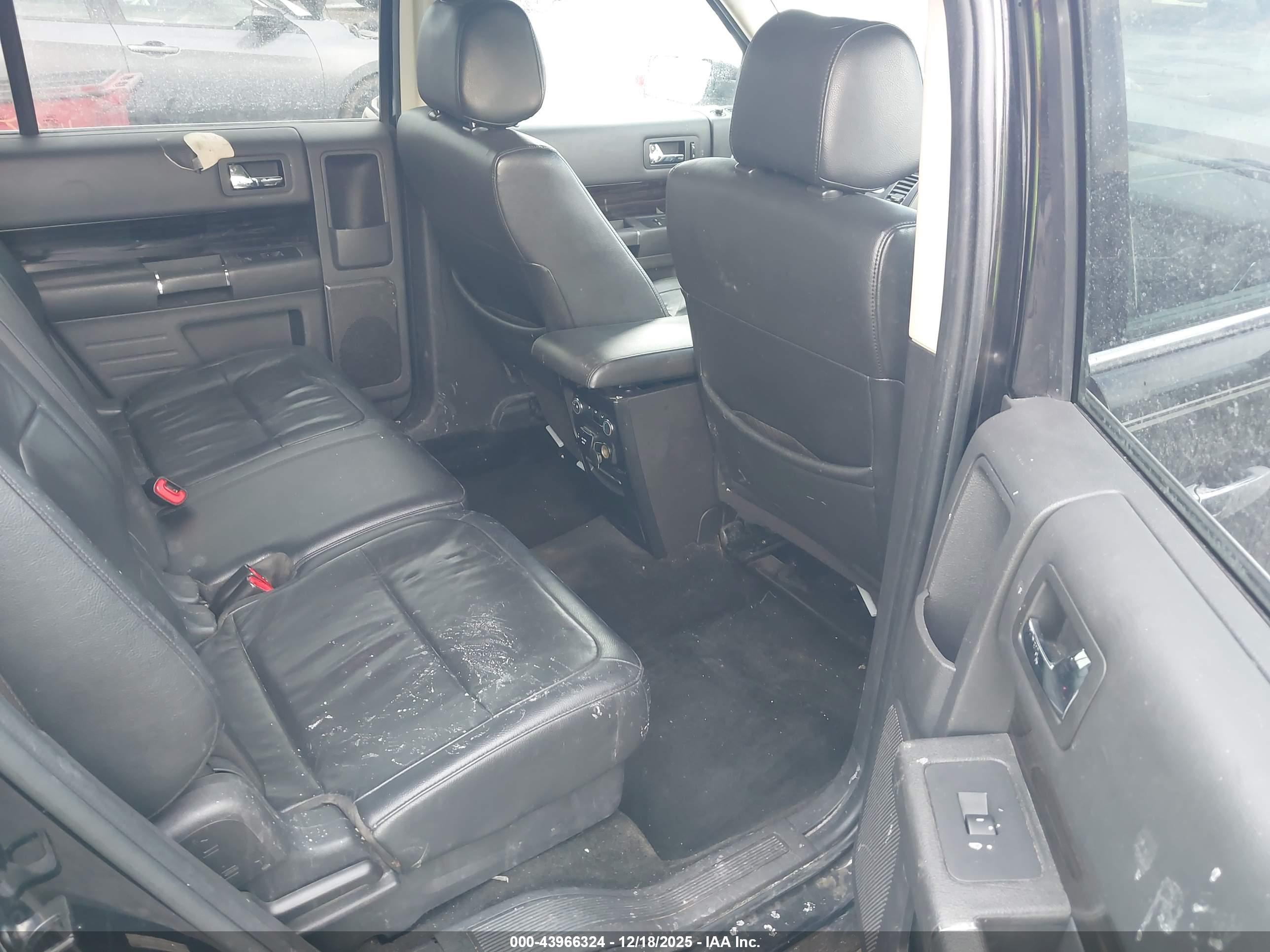 FORD FLEX image 8