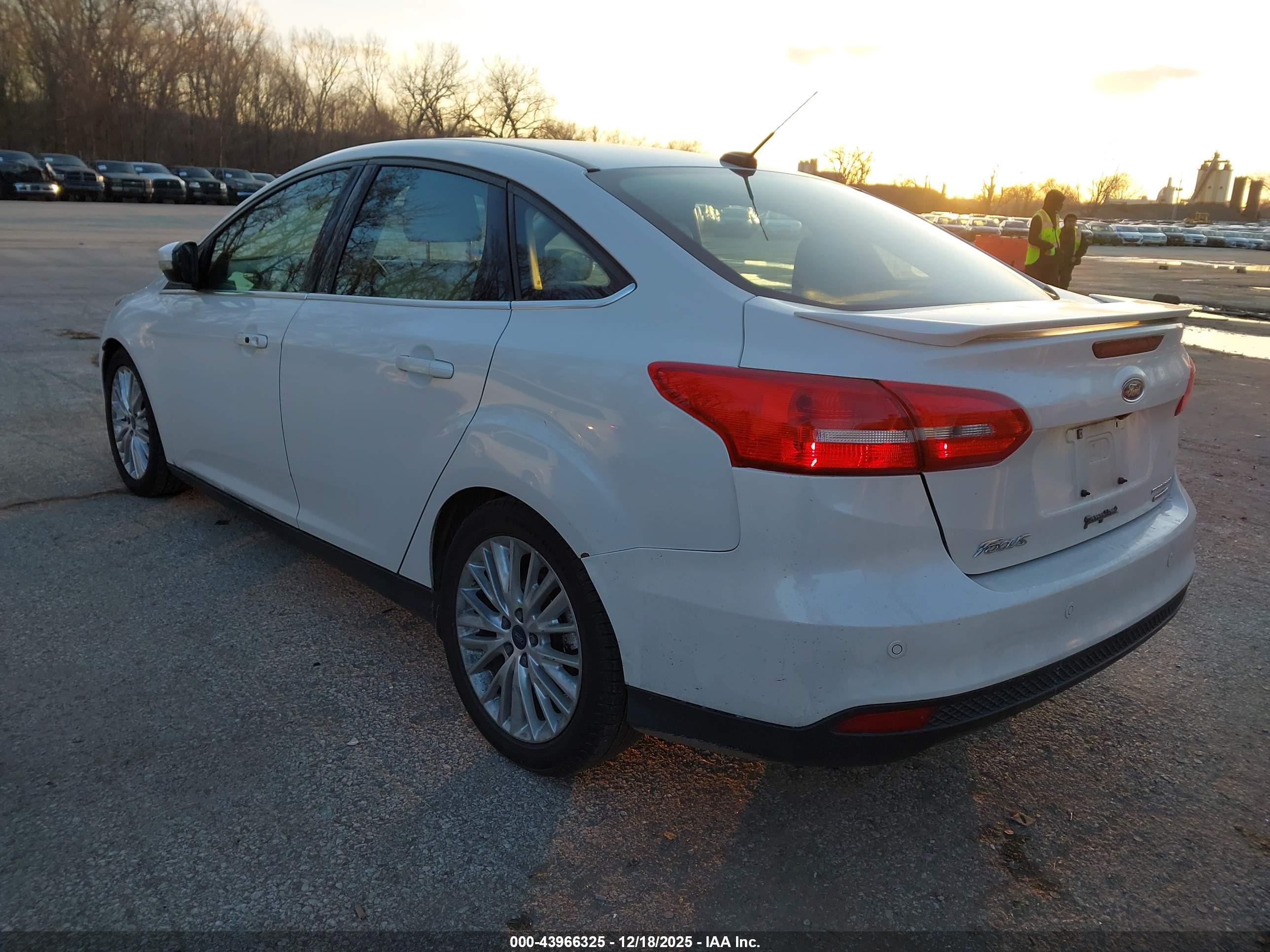 FORD FOCUS image 3
