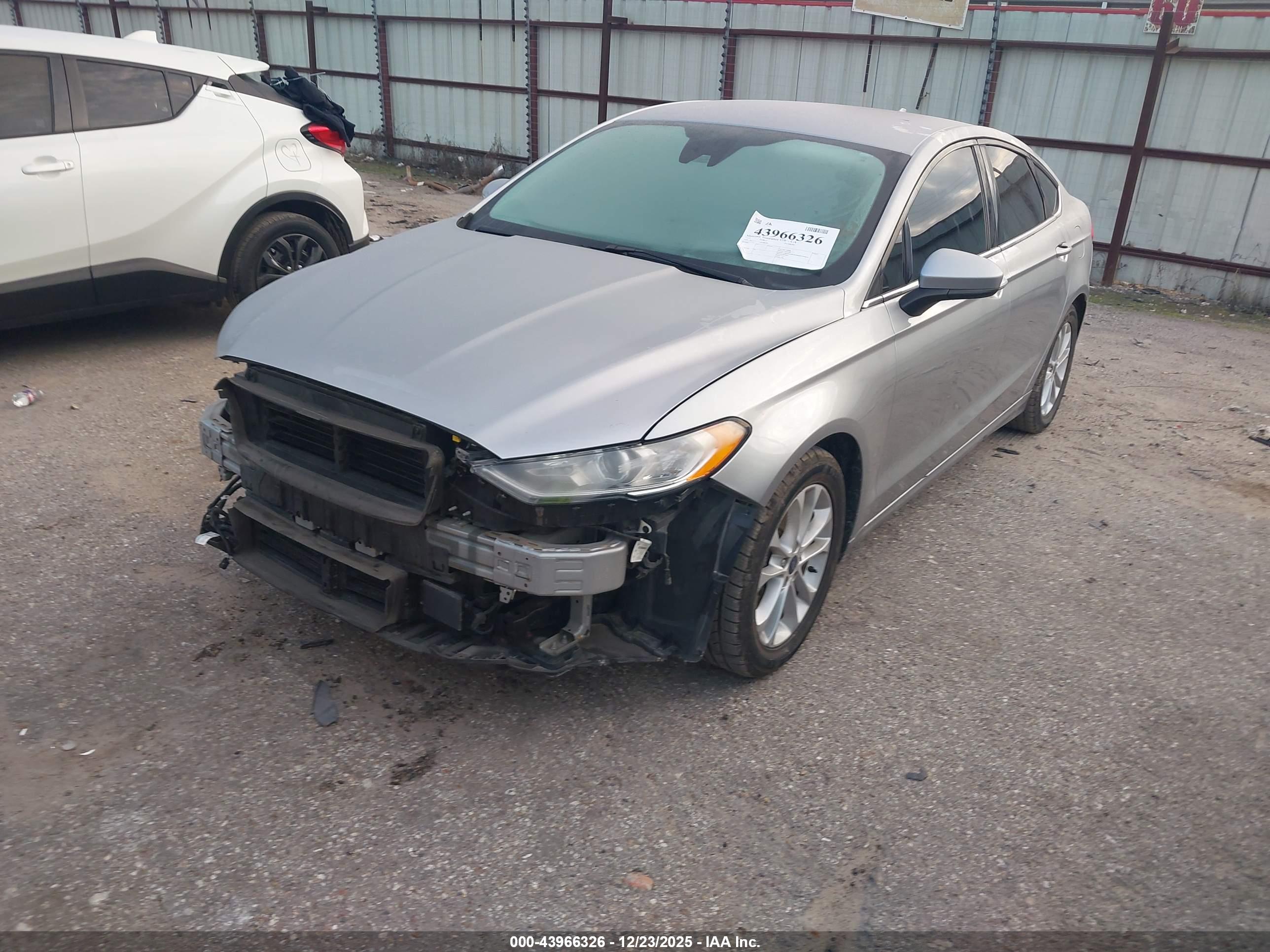 FORD FUSION image 2