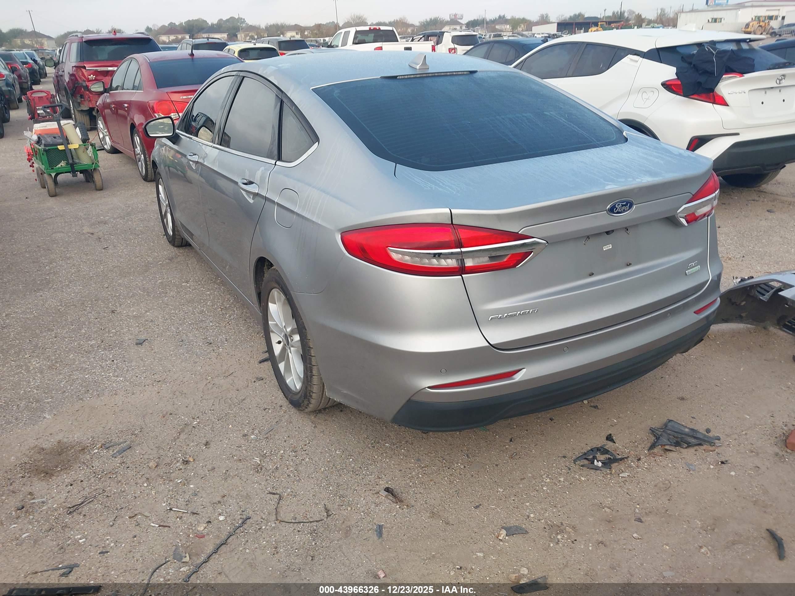 FORD FUSION image 3
