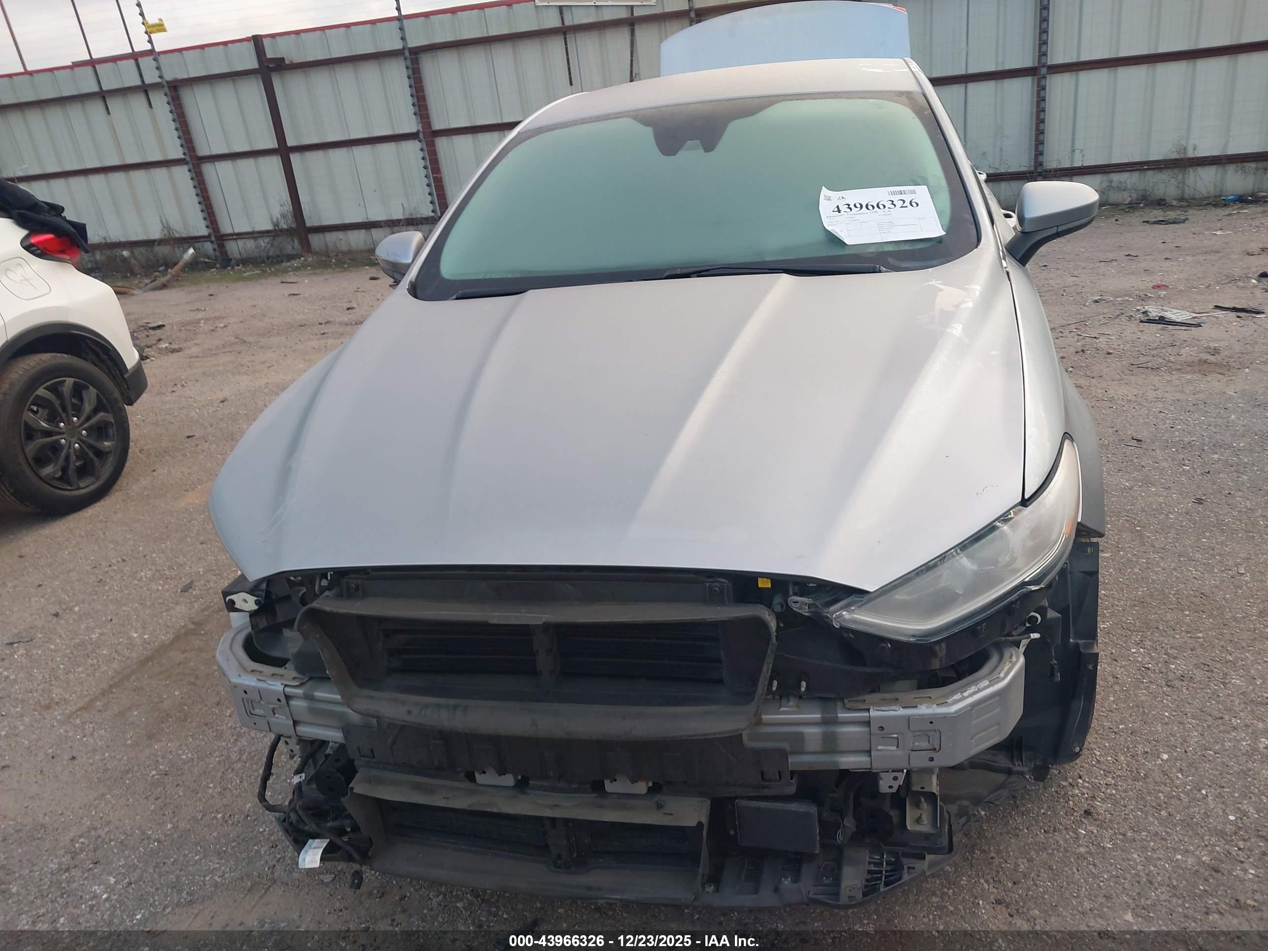 FORD FUSION image 6