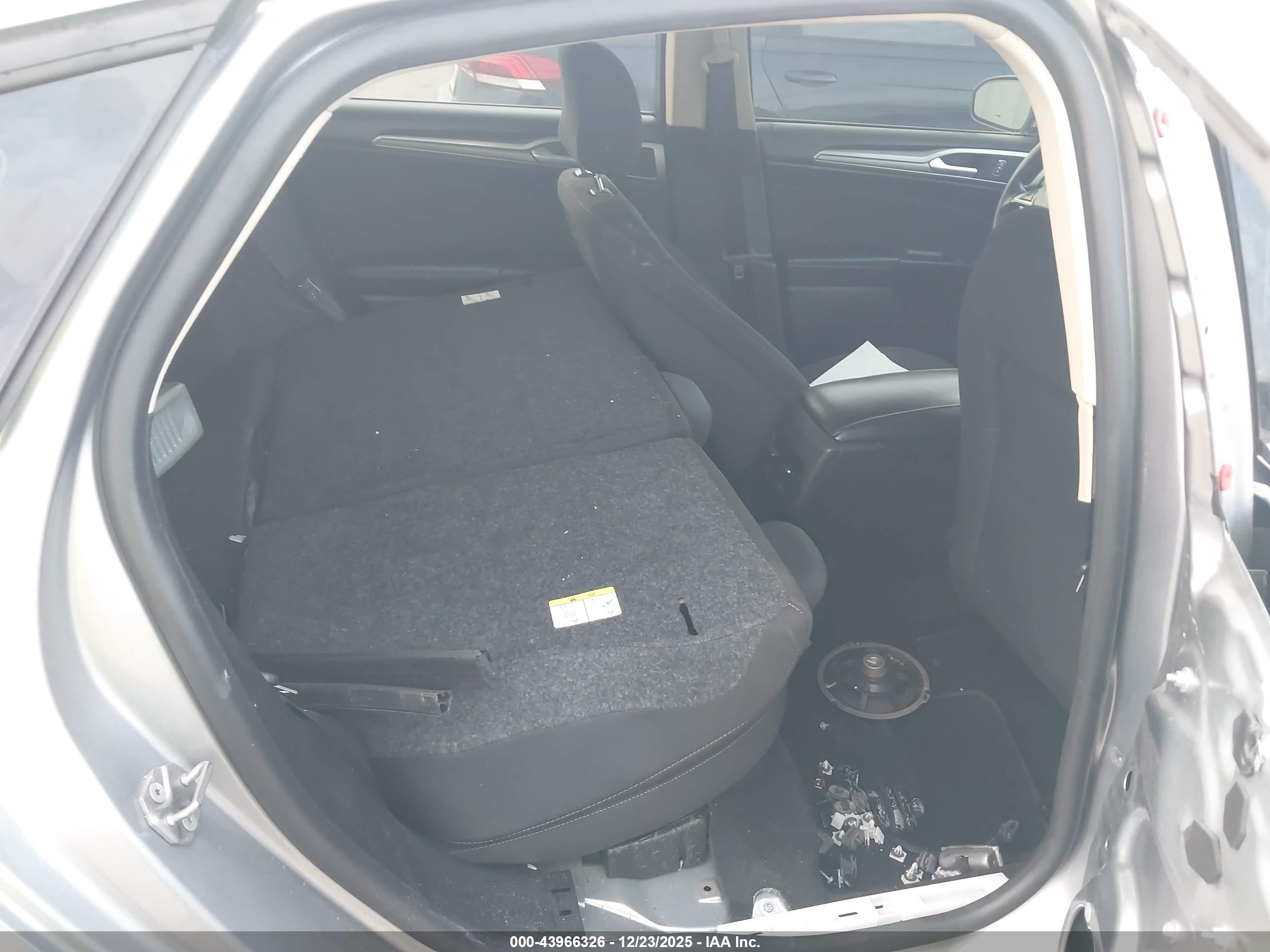 FORD FUSION image 8