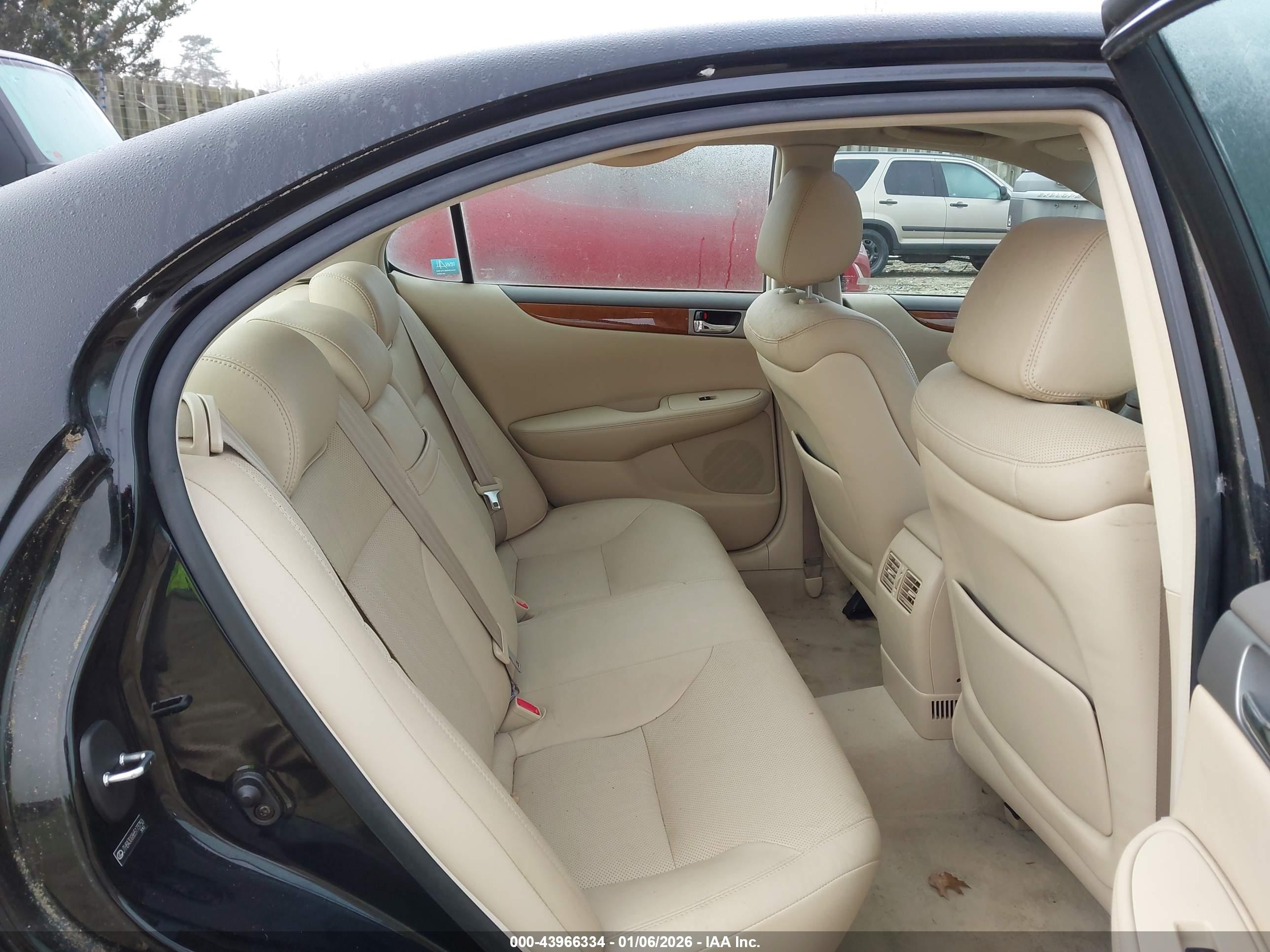 LEXUS ES image 8