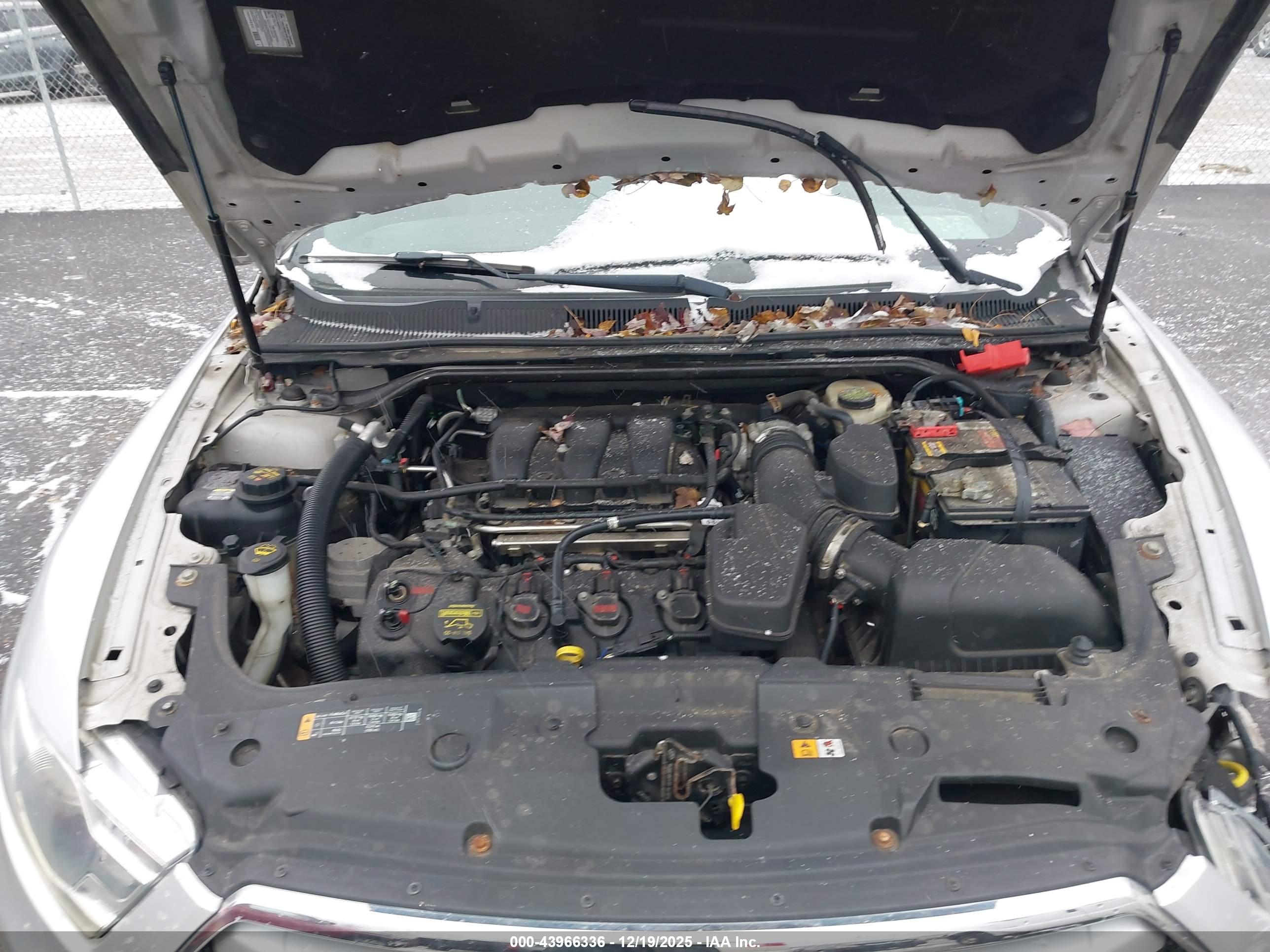 FORD TAURUS image 10