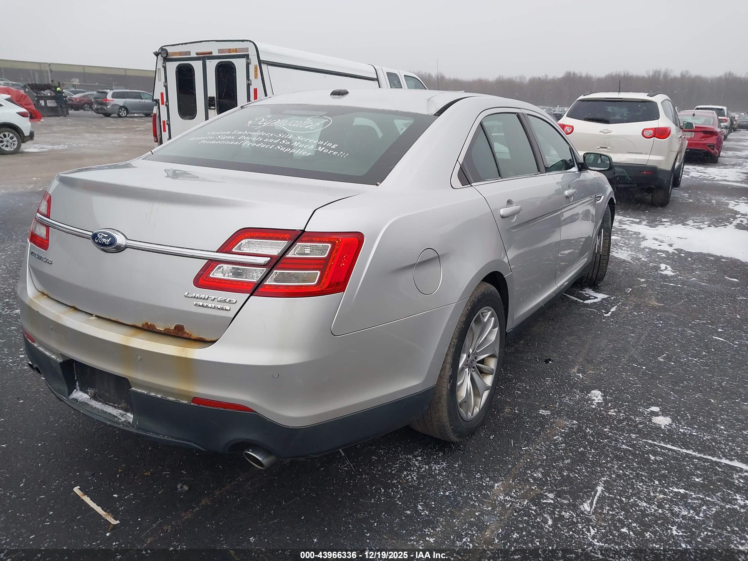 FORD TAURUS image 4
