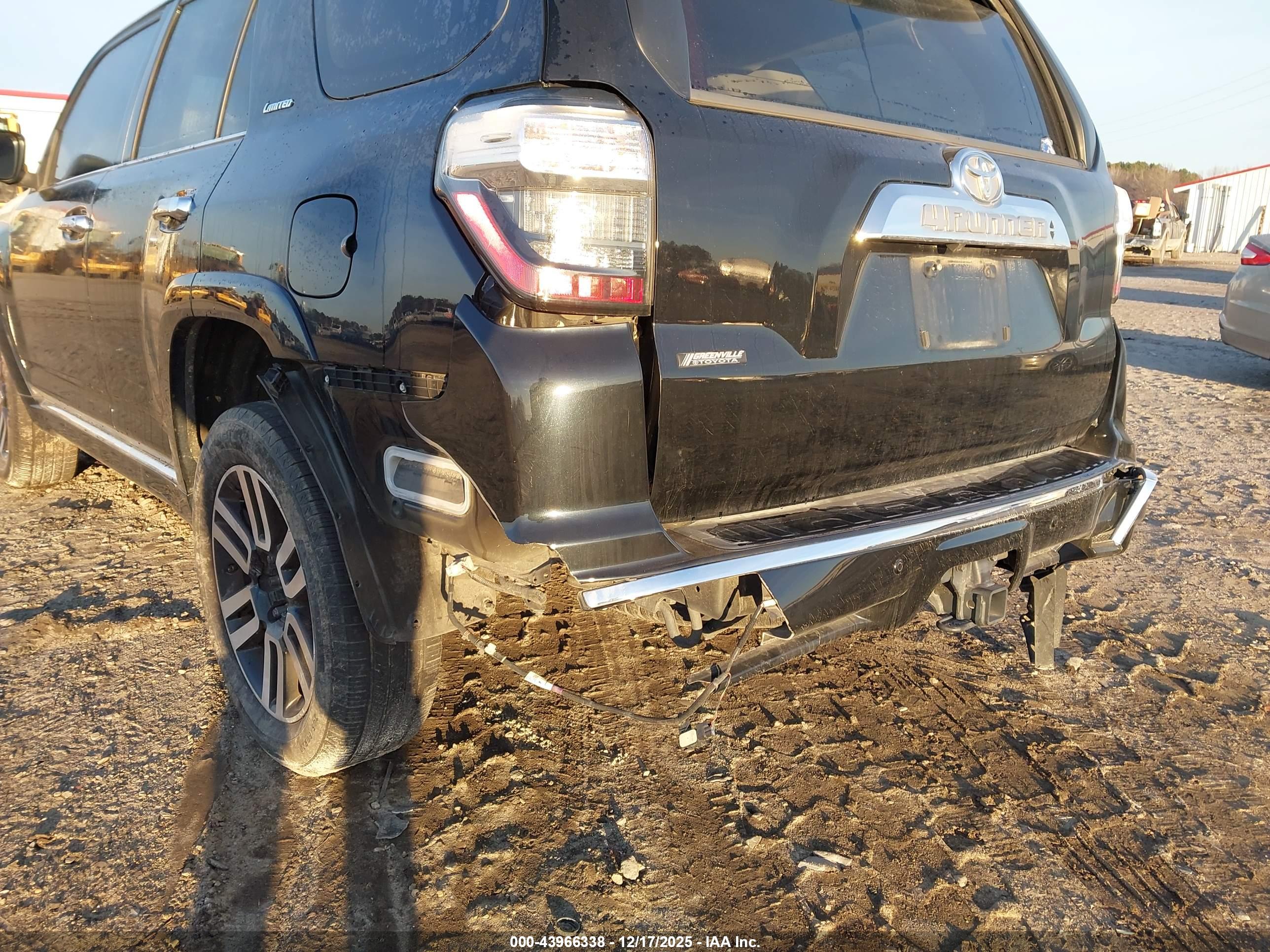TOYOTA 4RUNNER image 6