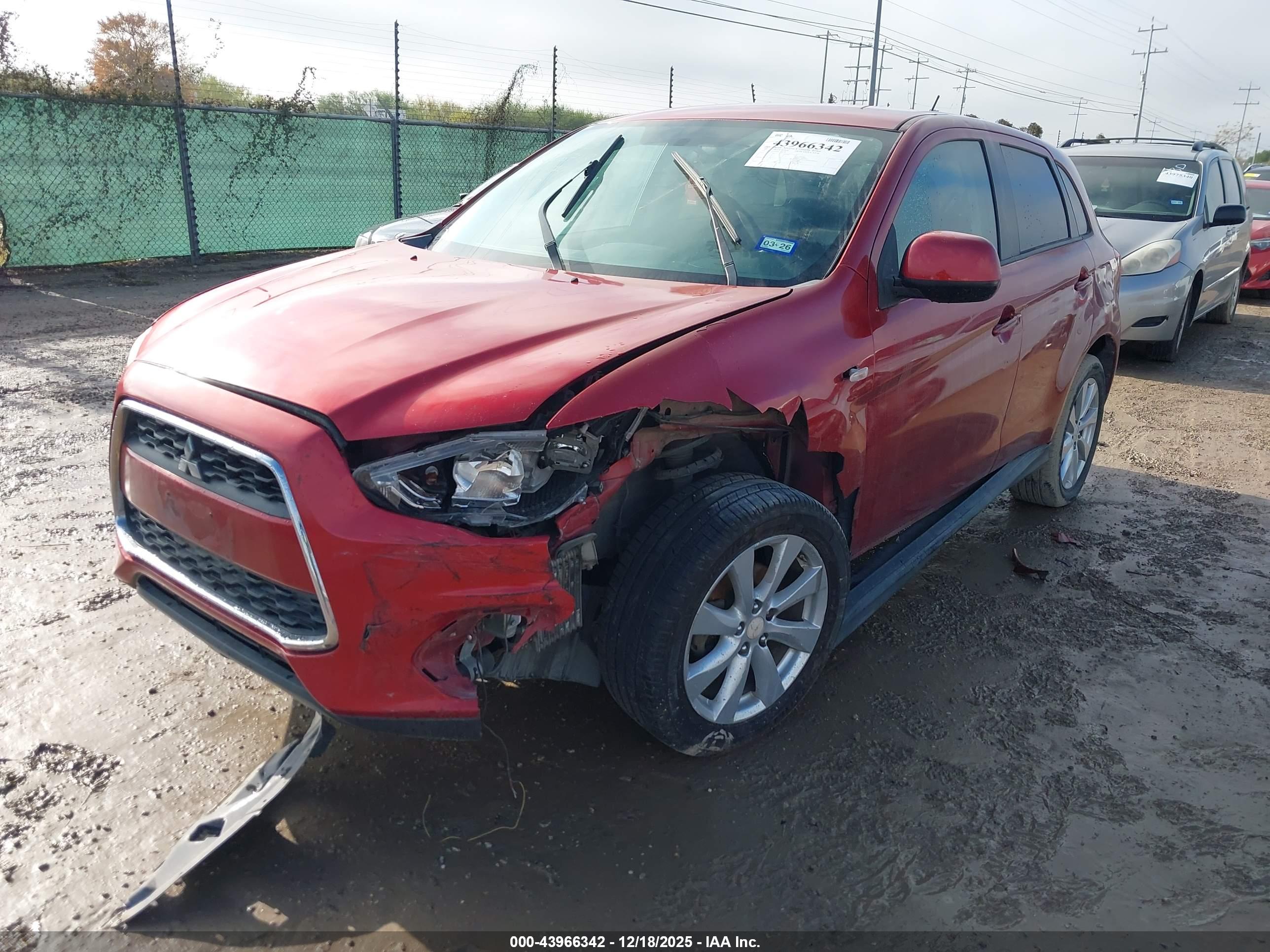 MITSUBISHI OUTLANDER image 2
