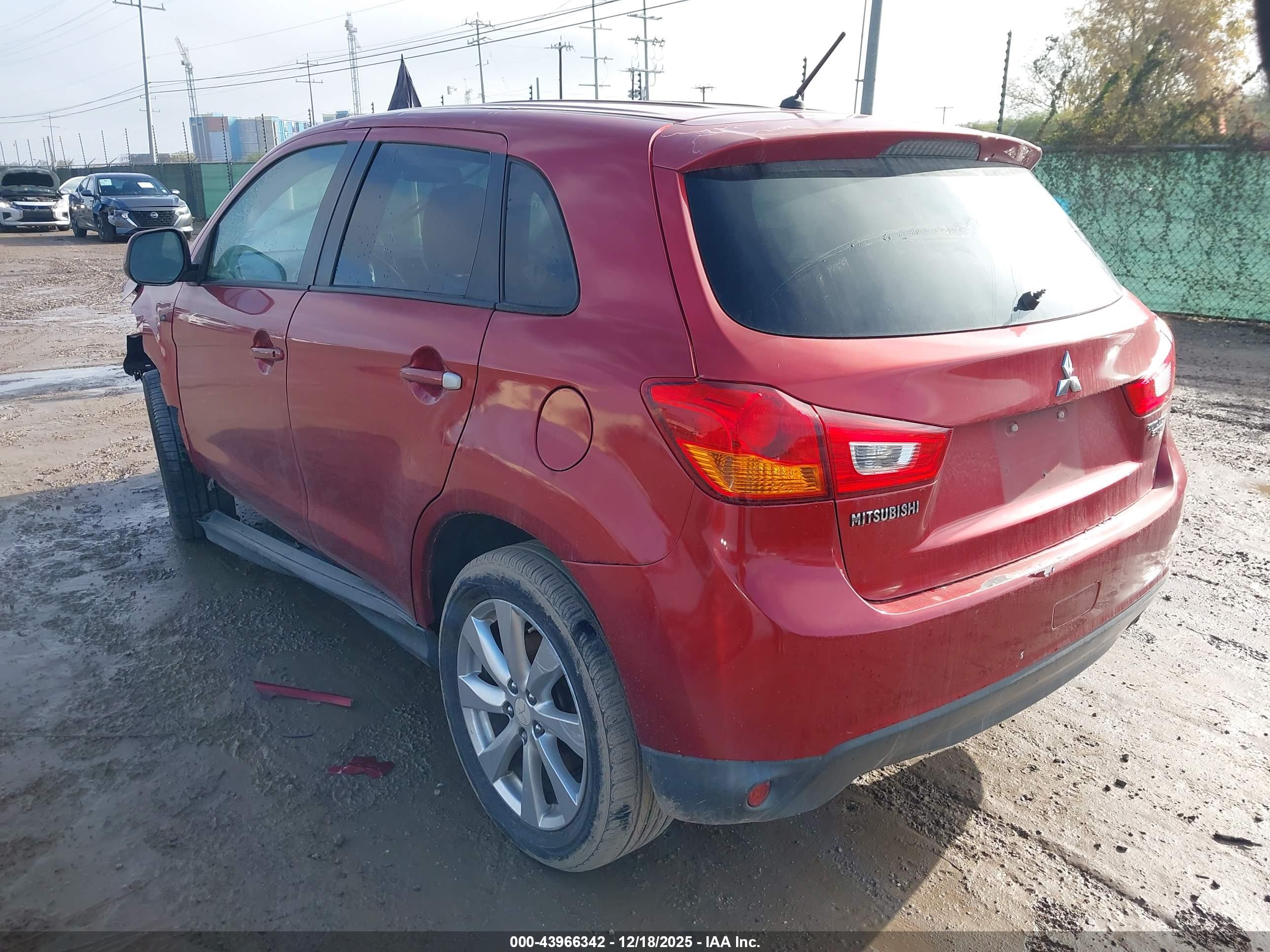 MITSUBISHI OUTLANDER image 3