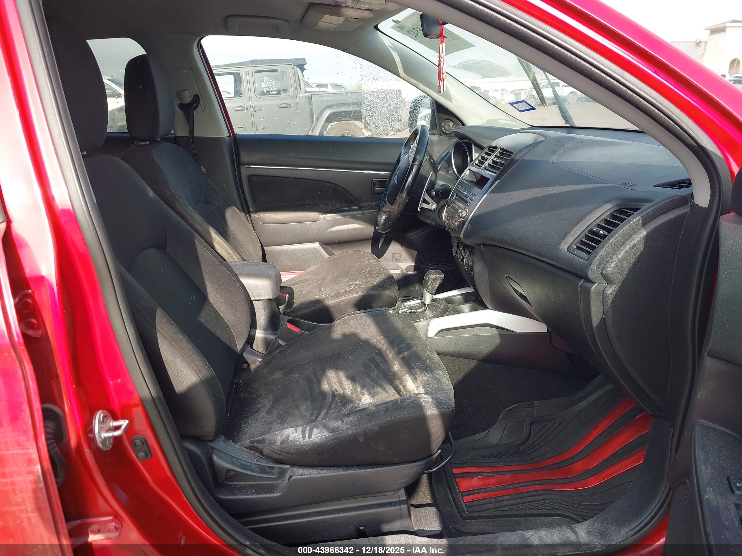 MITSUBISHI OUTLANDER image 5