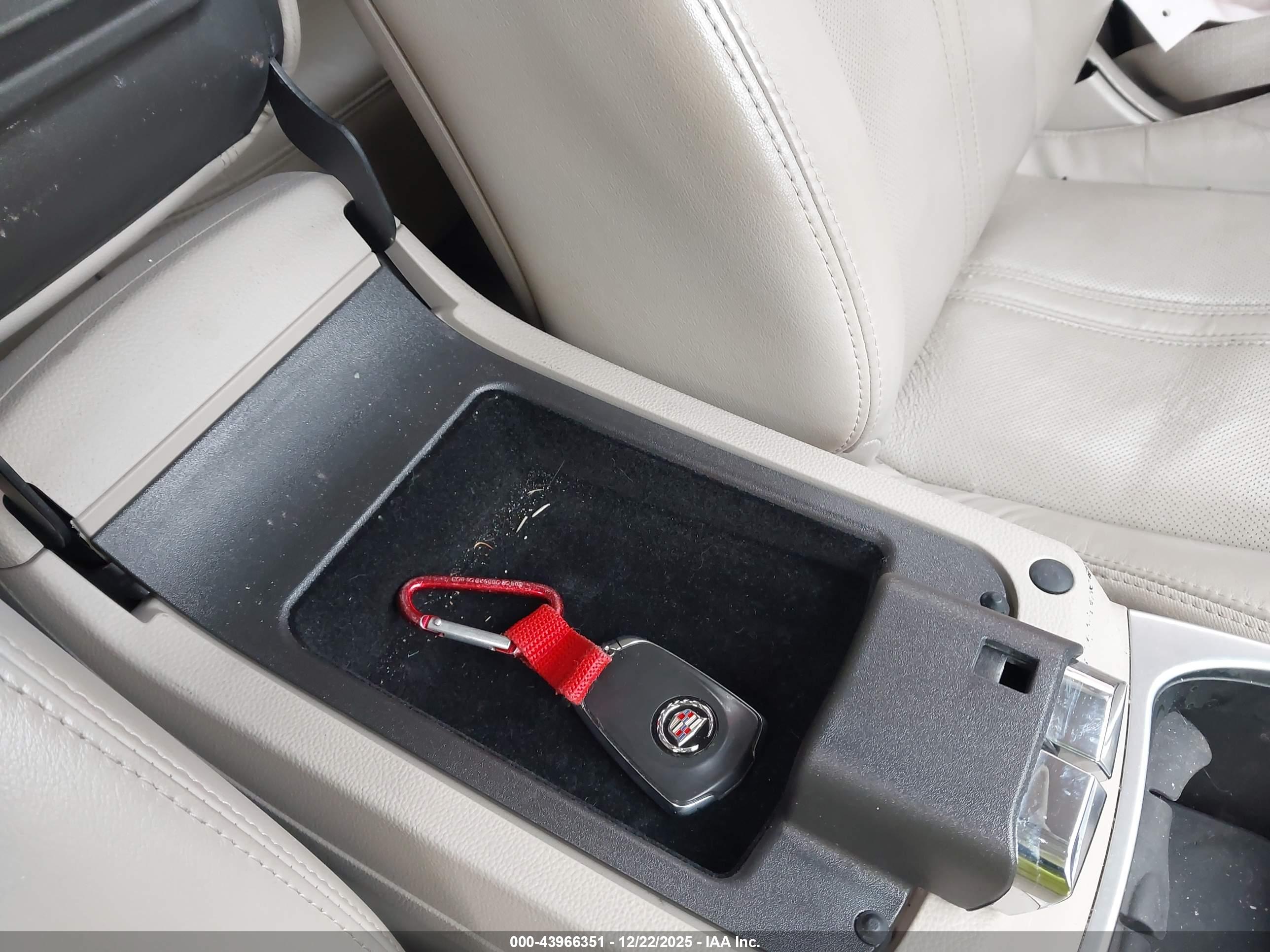 CADILLAC SRX image 11