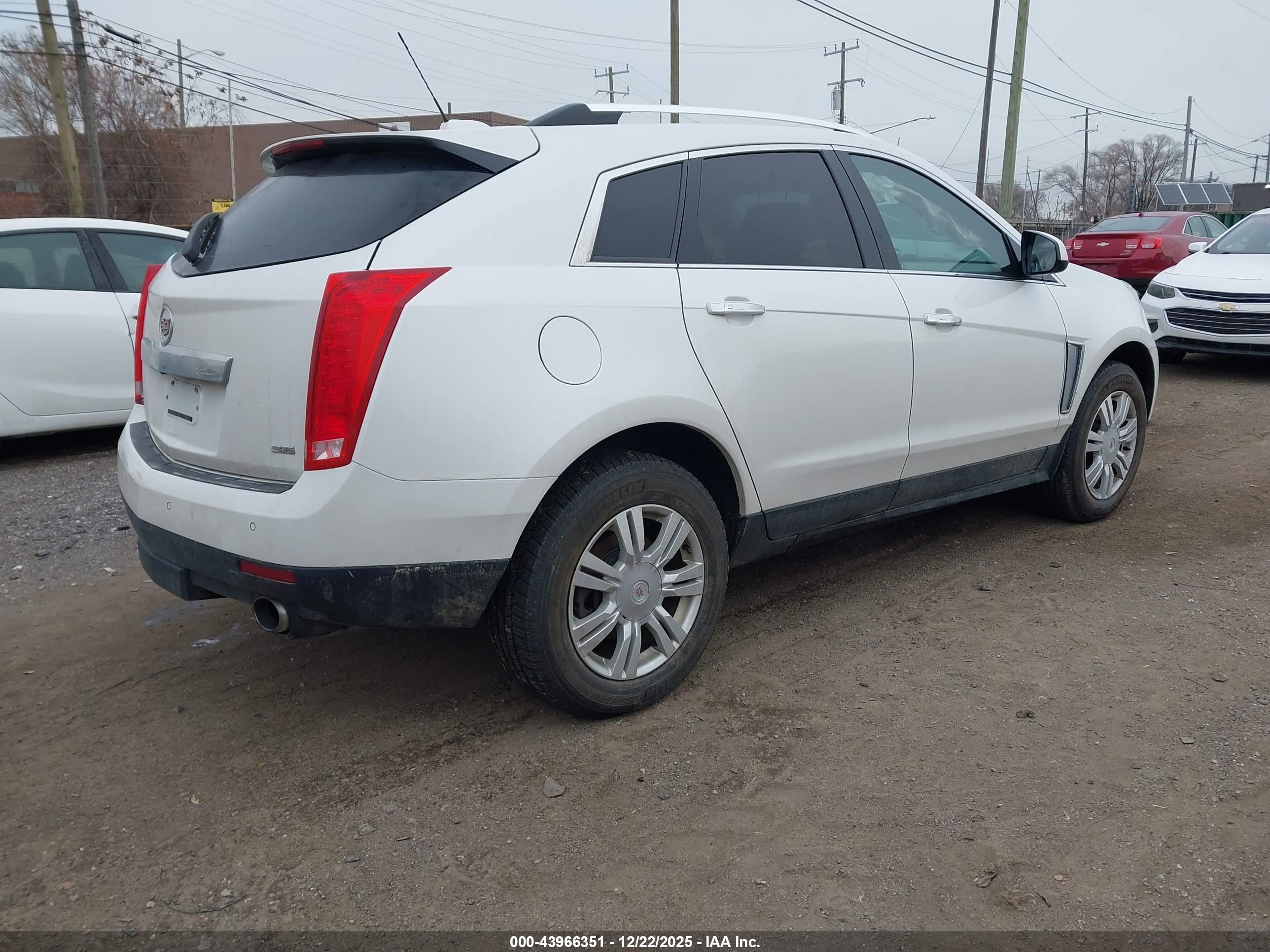 CADILLAC SRX image 4