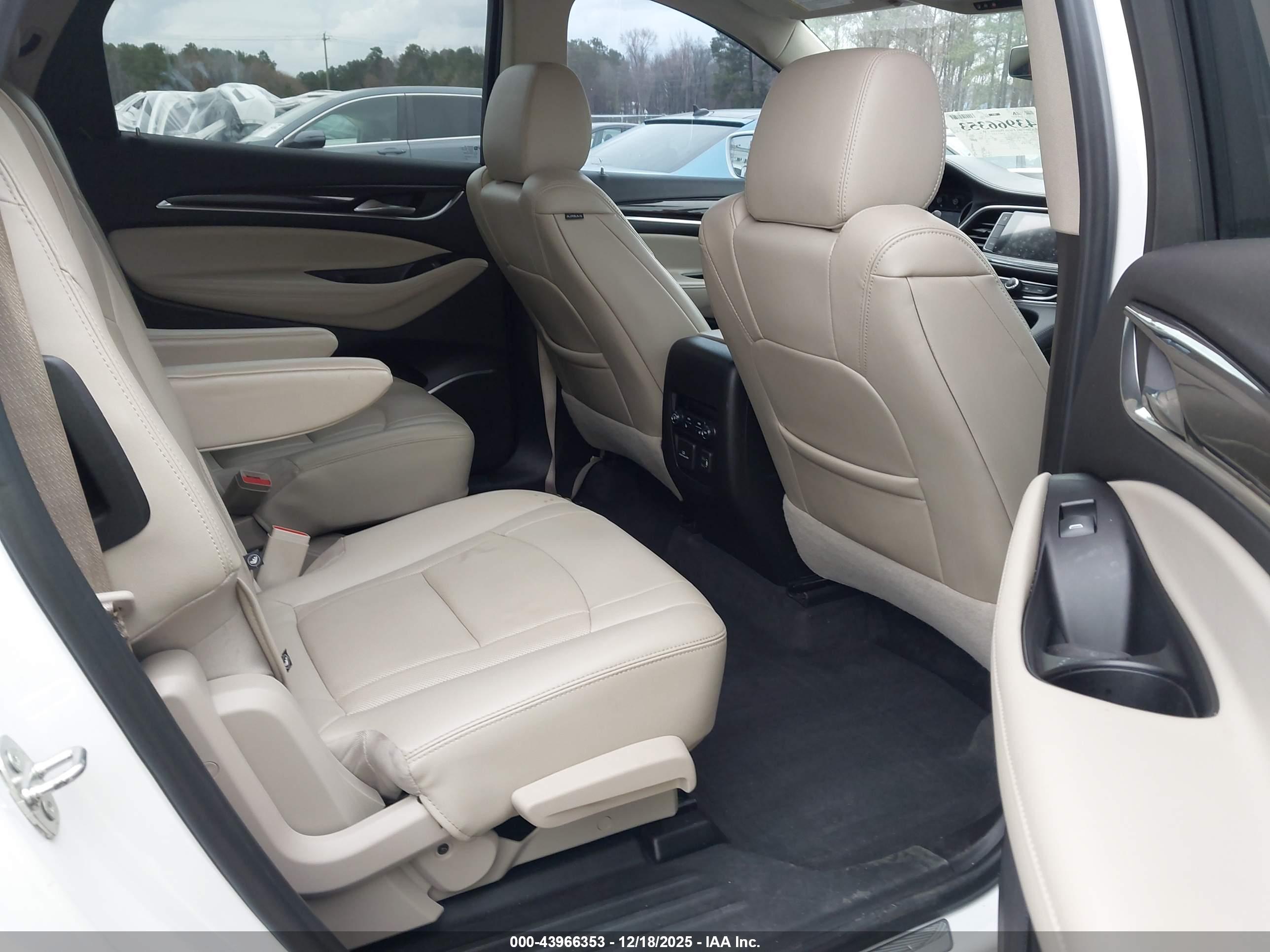BUICK ENCLAVE image 8