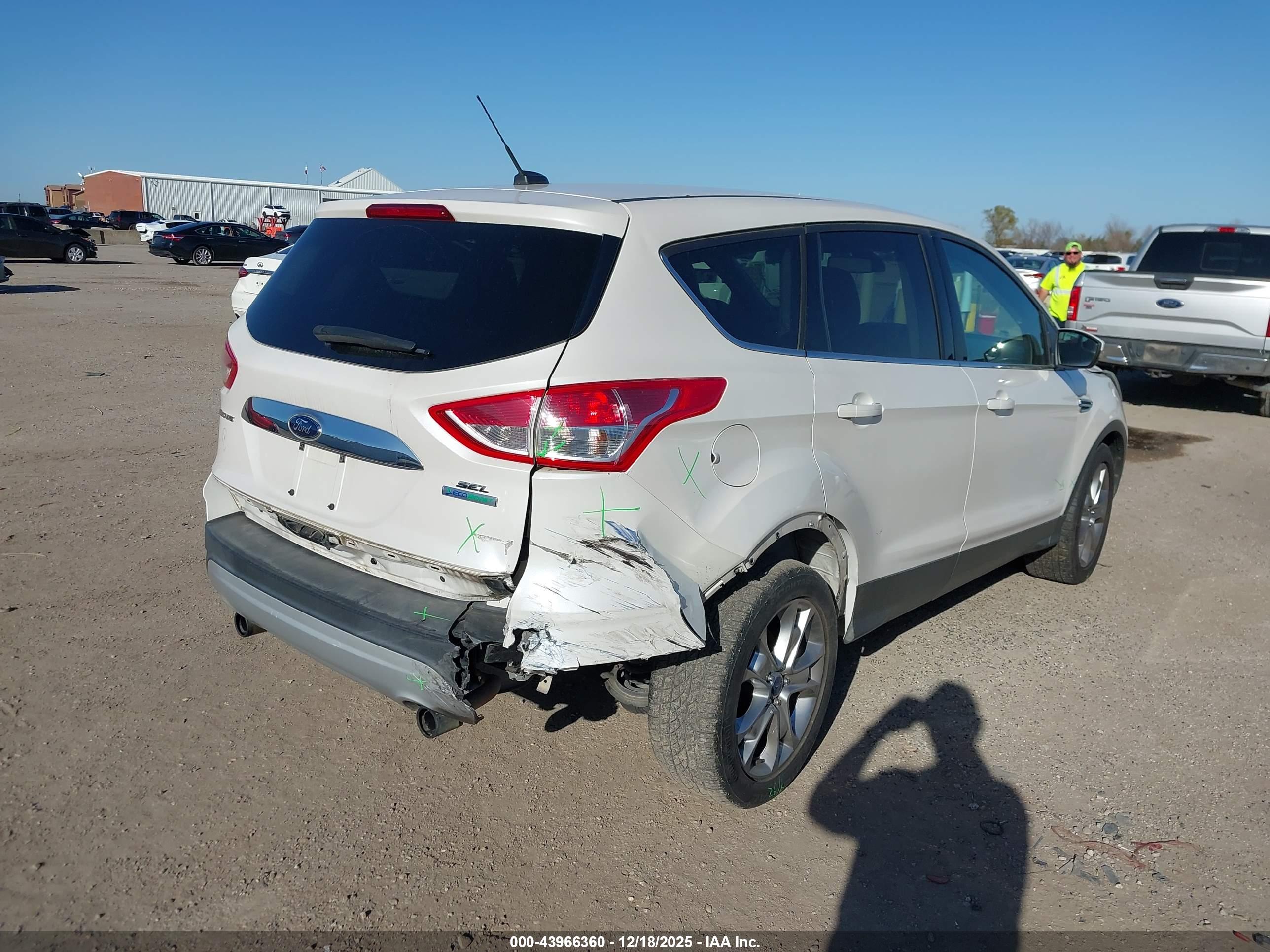 FORD ESCAPE image 4