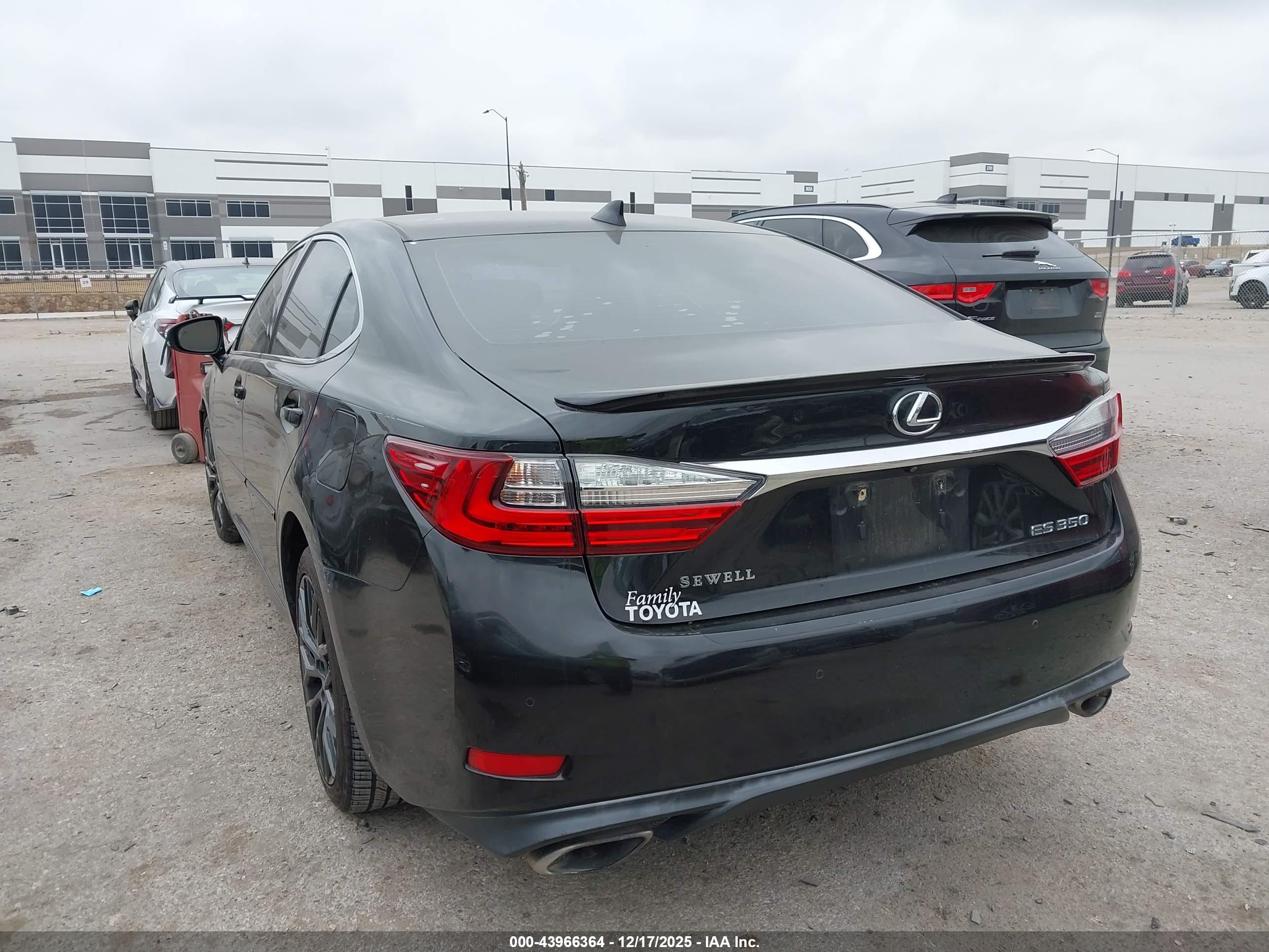 LEXUS ES image 3