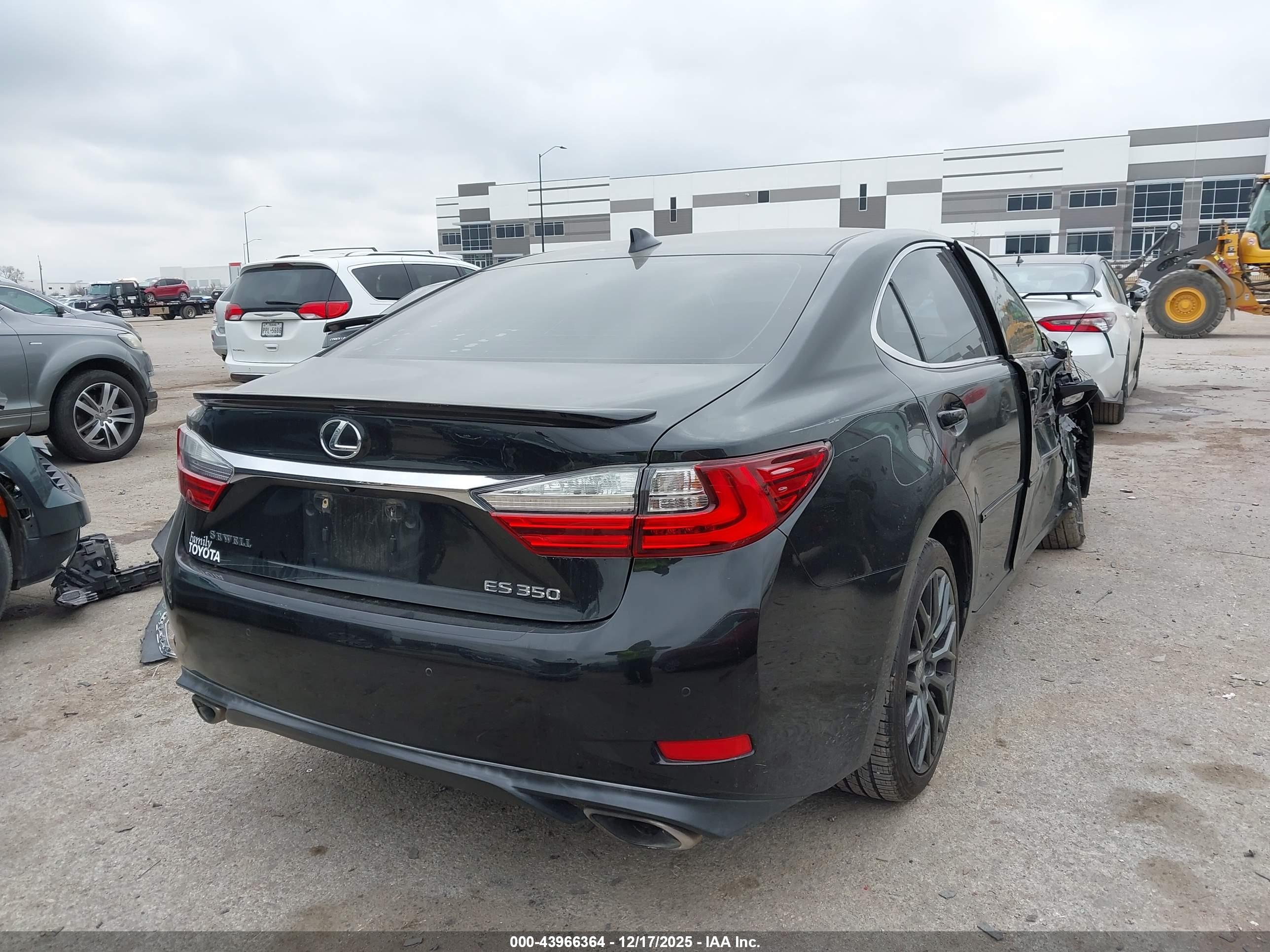 LEXUS ES image 4