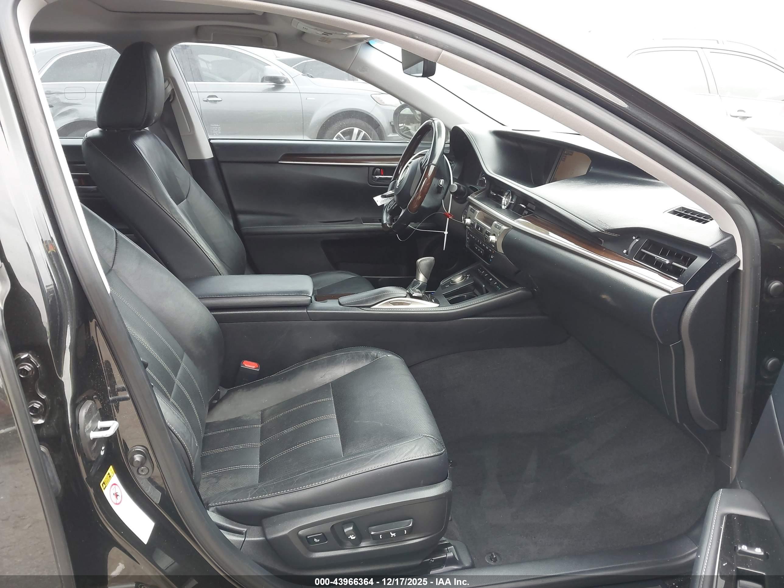 LEXUS ES image 5