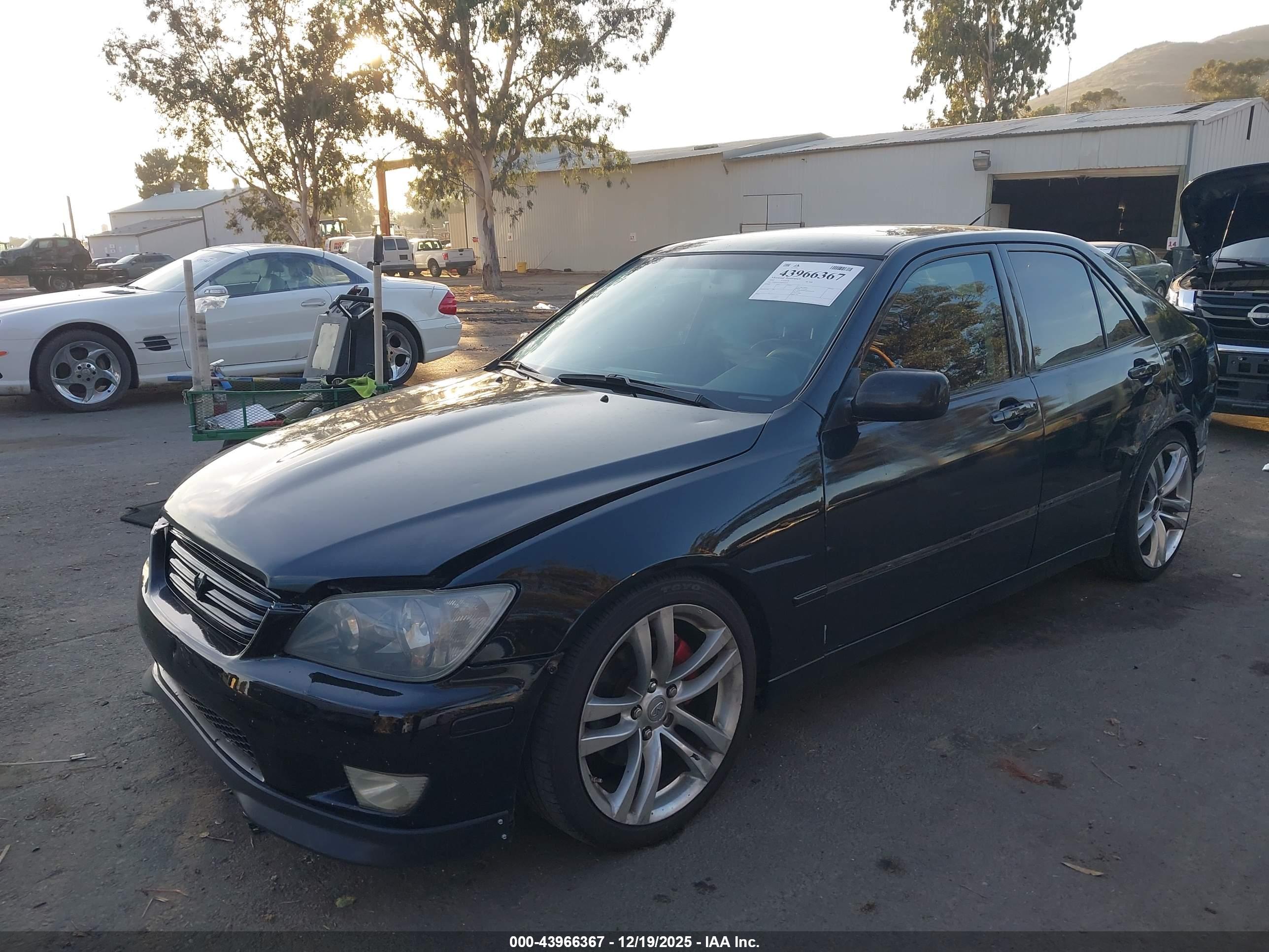LEXUS IS image 2