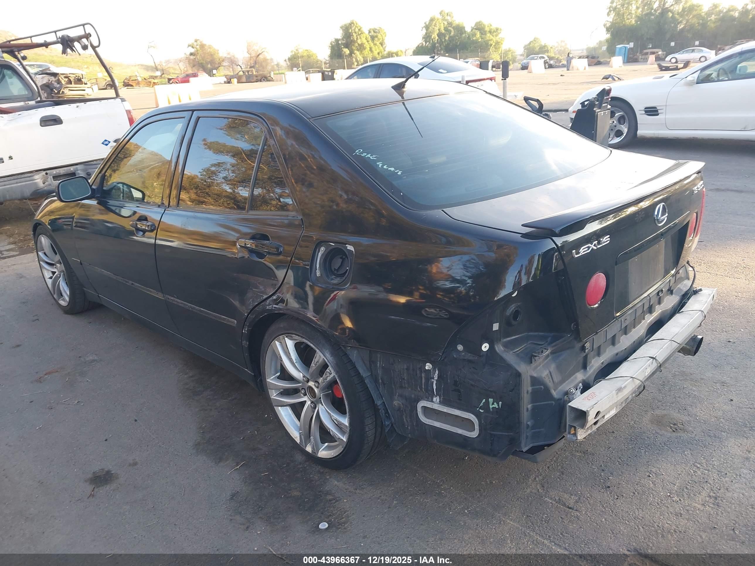 LEXUS IS image 3