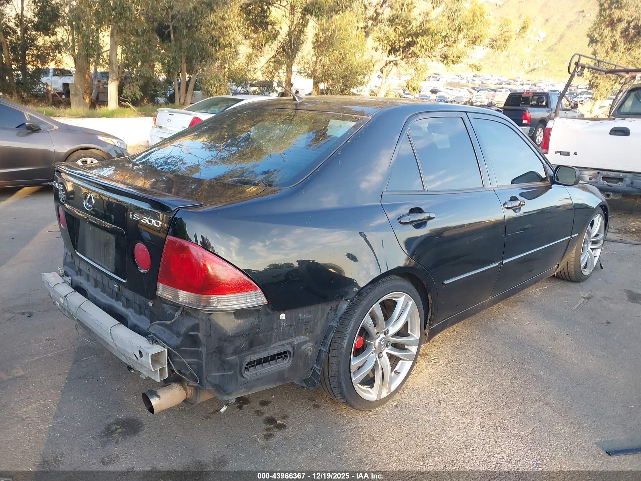 LEXUS IS image 4