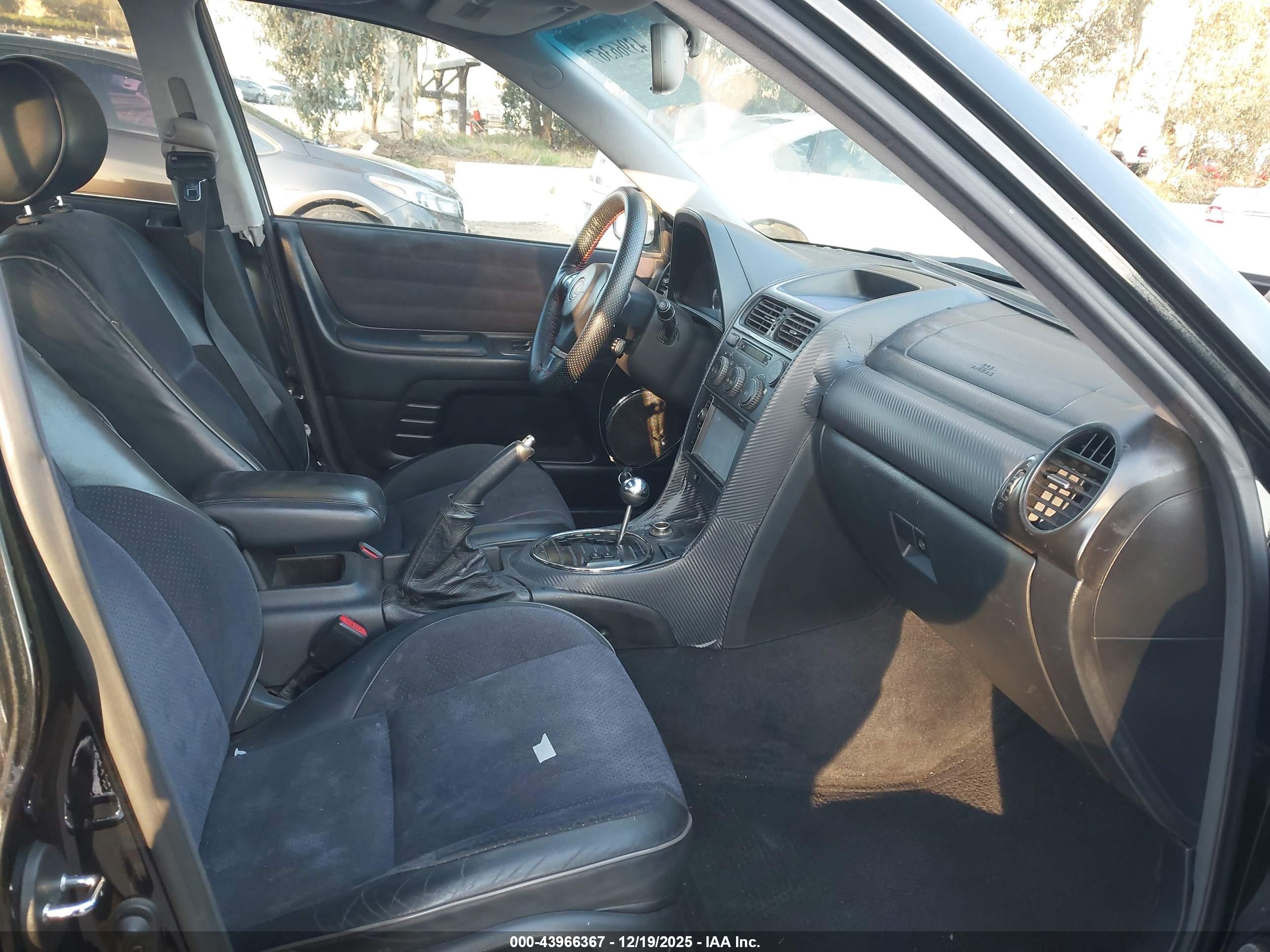 LEXUS IS image 5