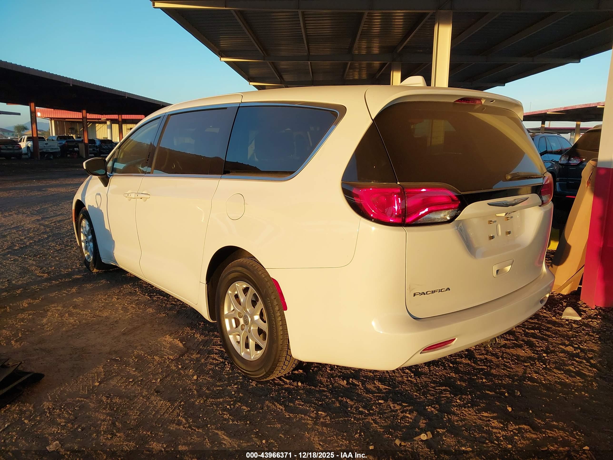 CHRYSLER PACIFICA image 3