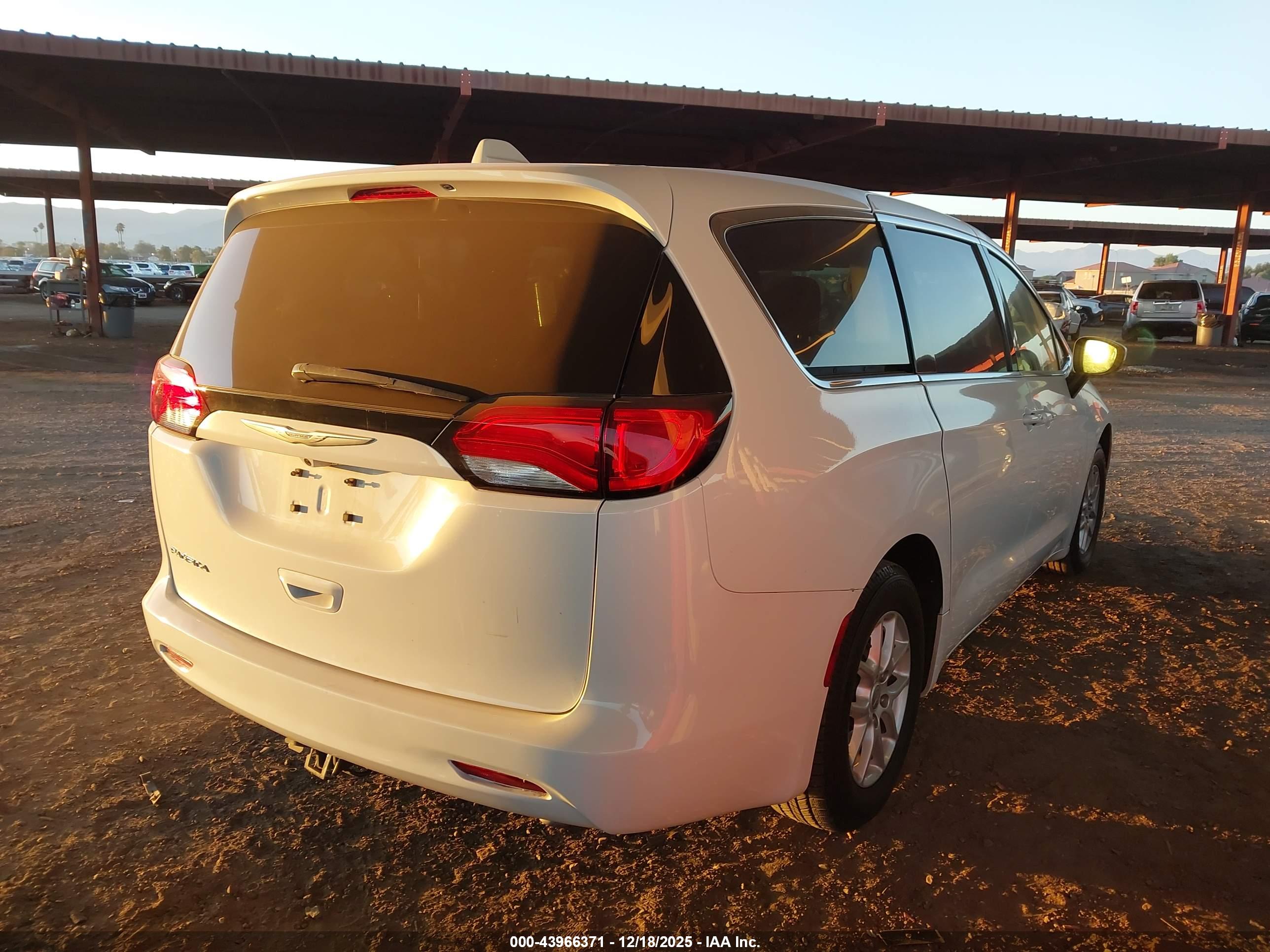 CHRYSLER PACIFICA image 4