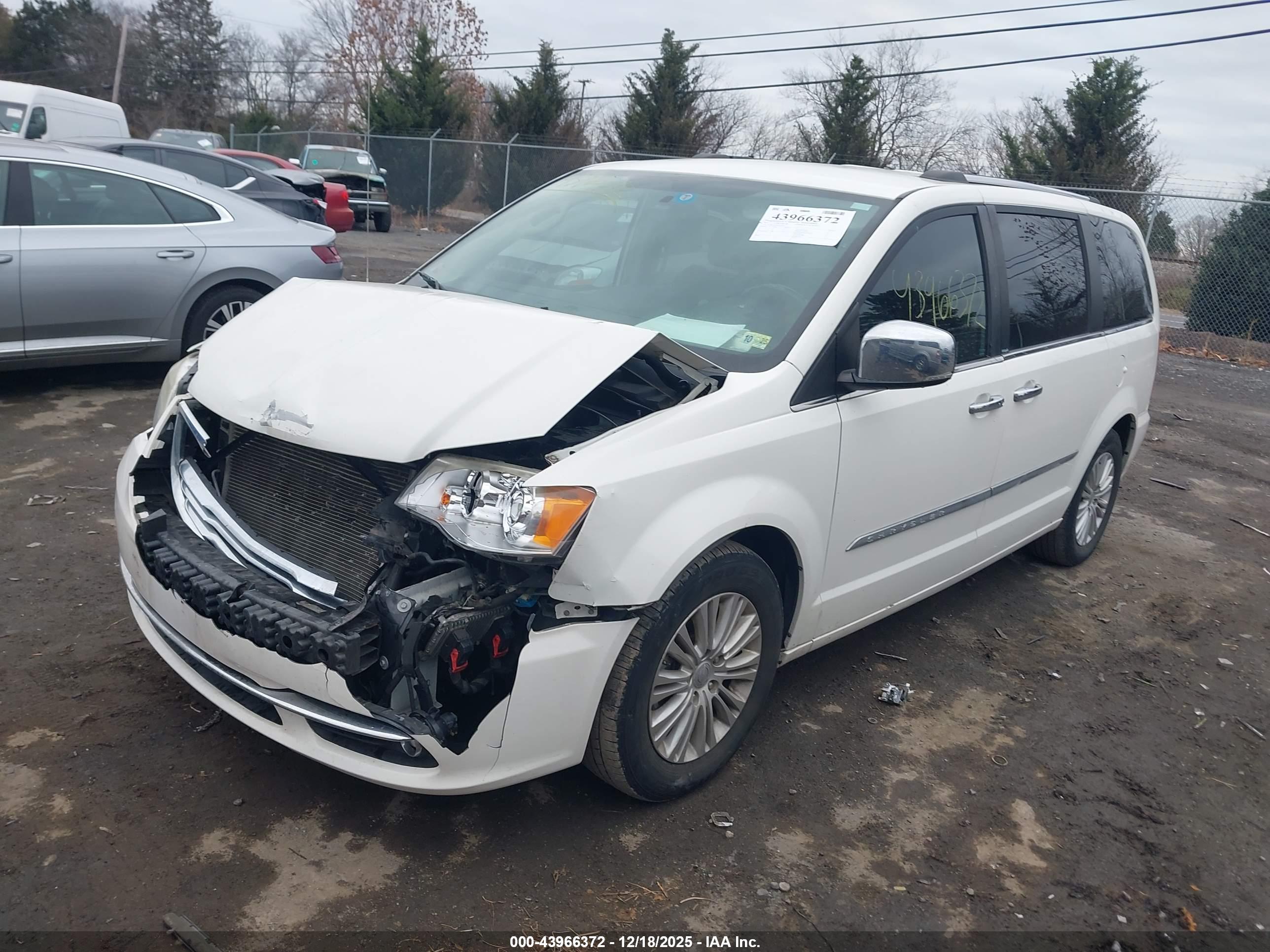 CHRYSLER TOWN image 2