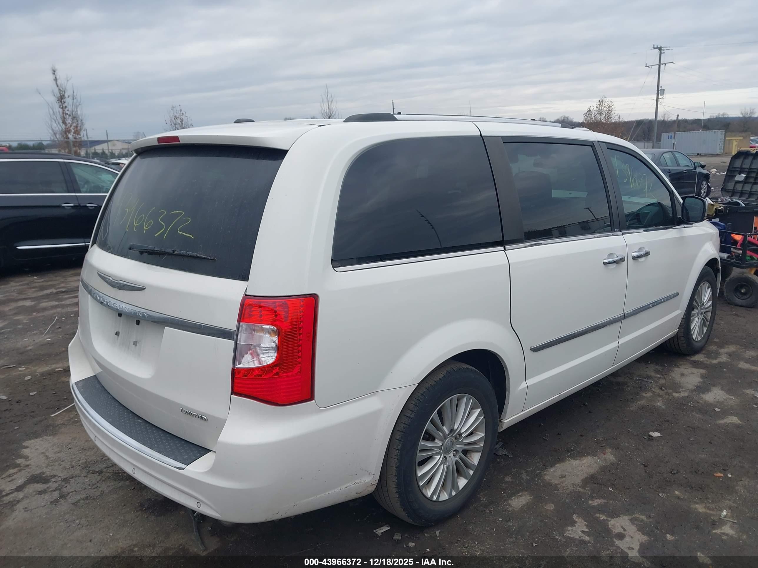CHRYSLER TOWN image 4