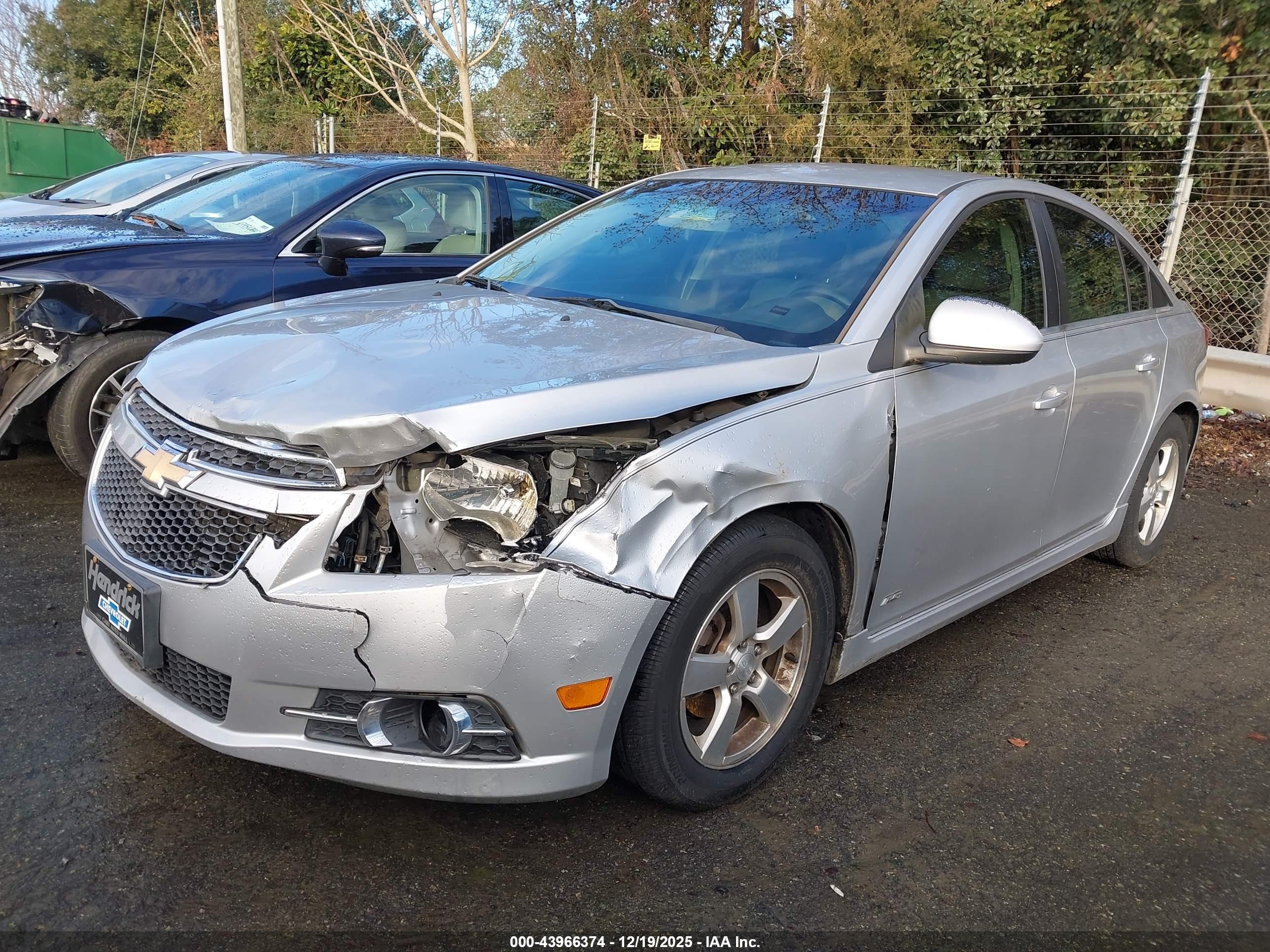 CHEVROLET CRUZE image 2