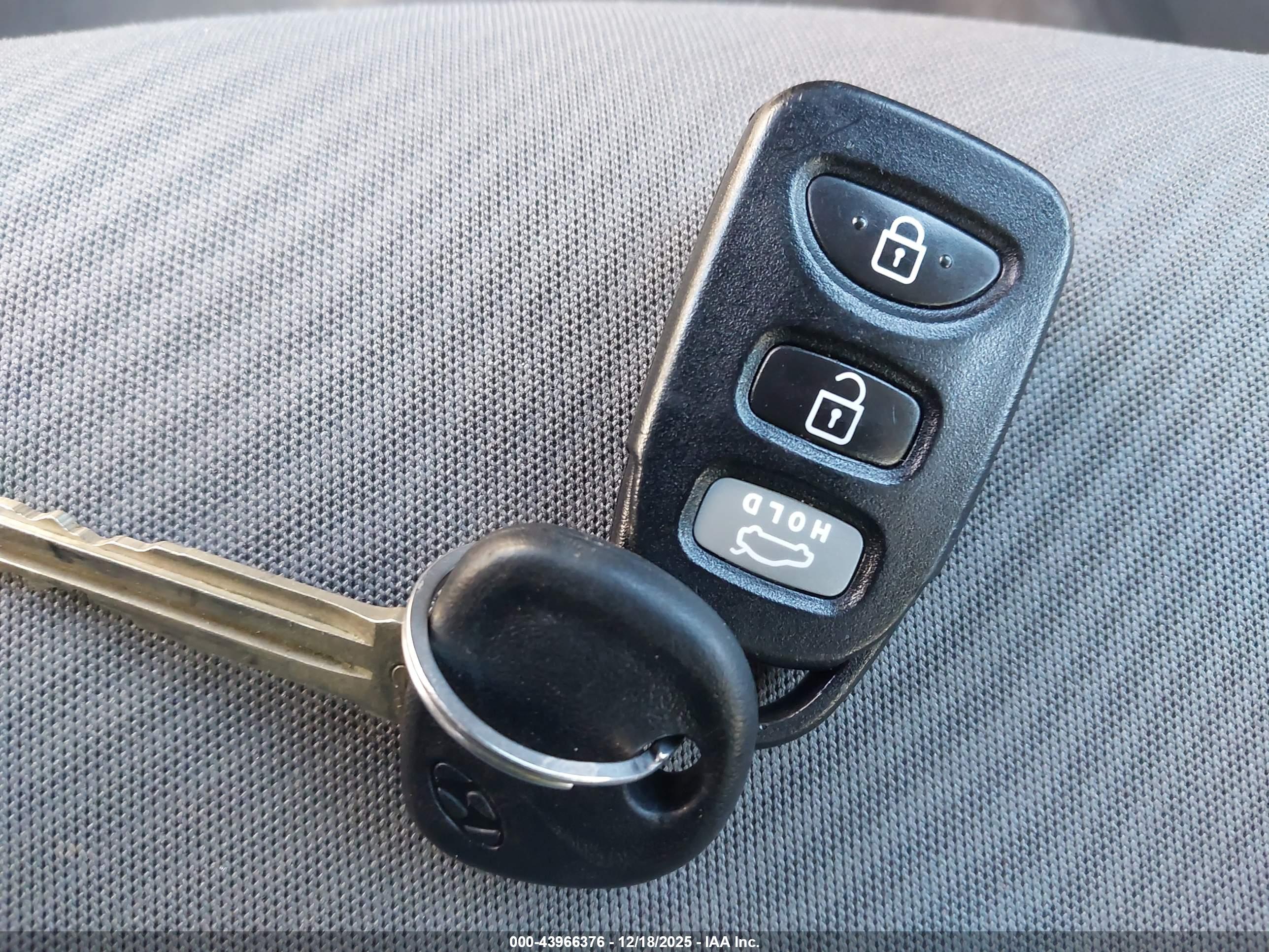 HYUNDAI ELANTRA image 11