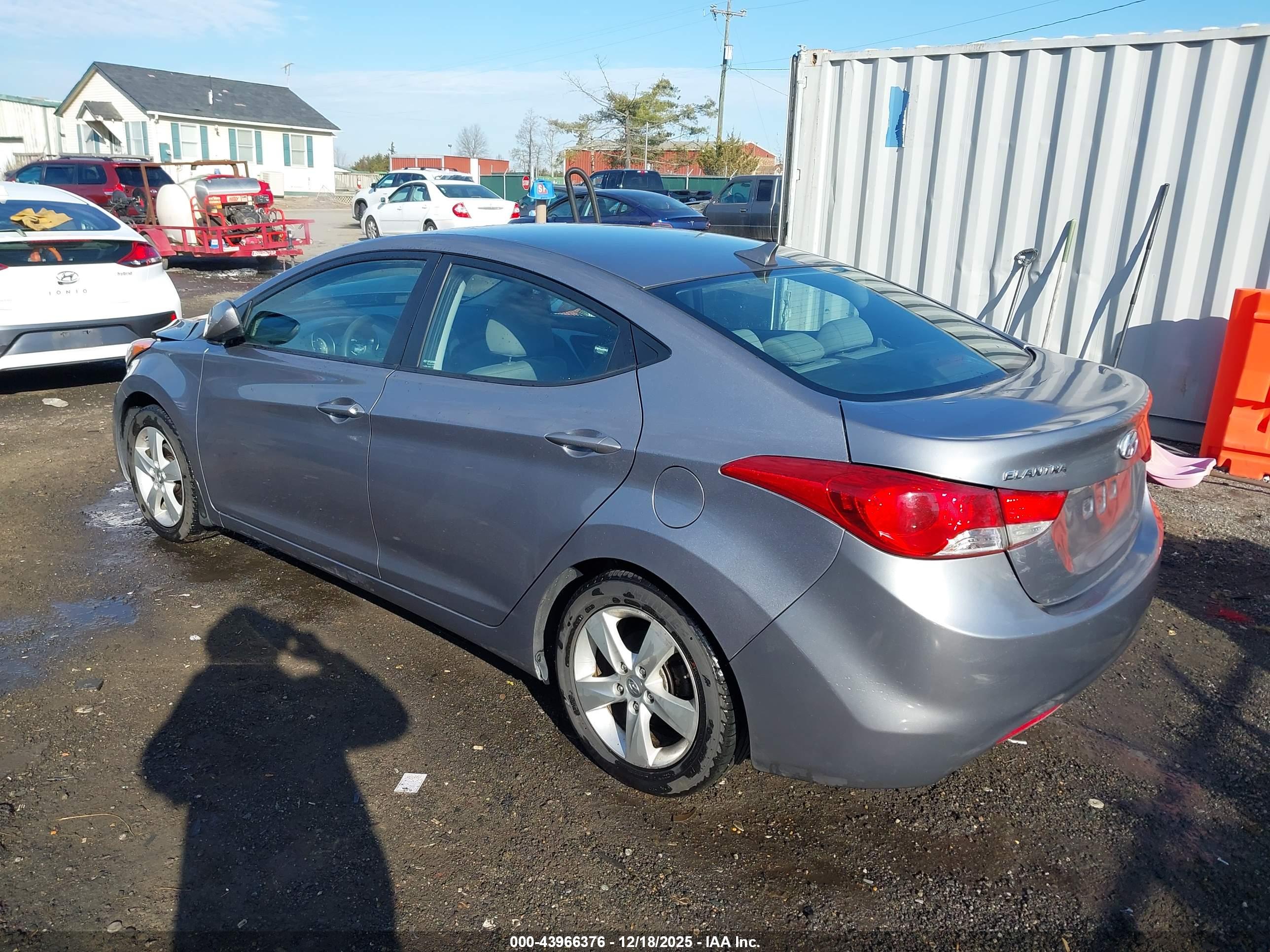 HYUNDAI ELANTRA image 3