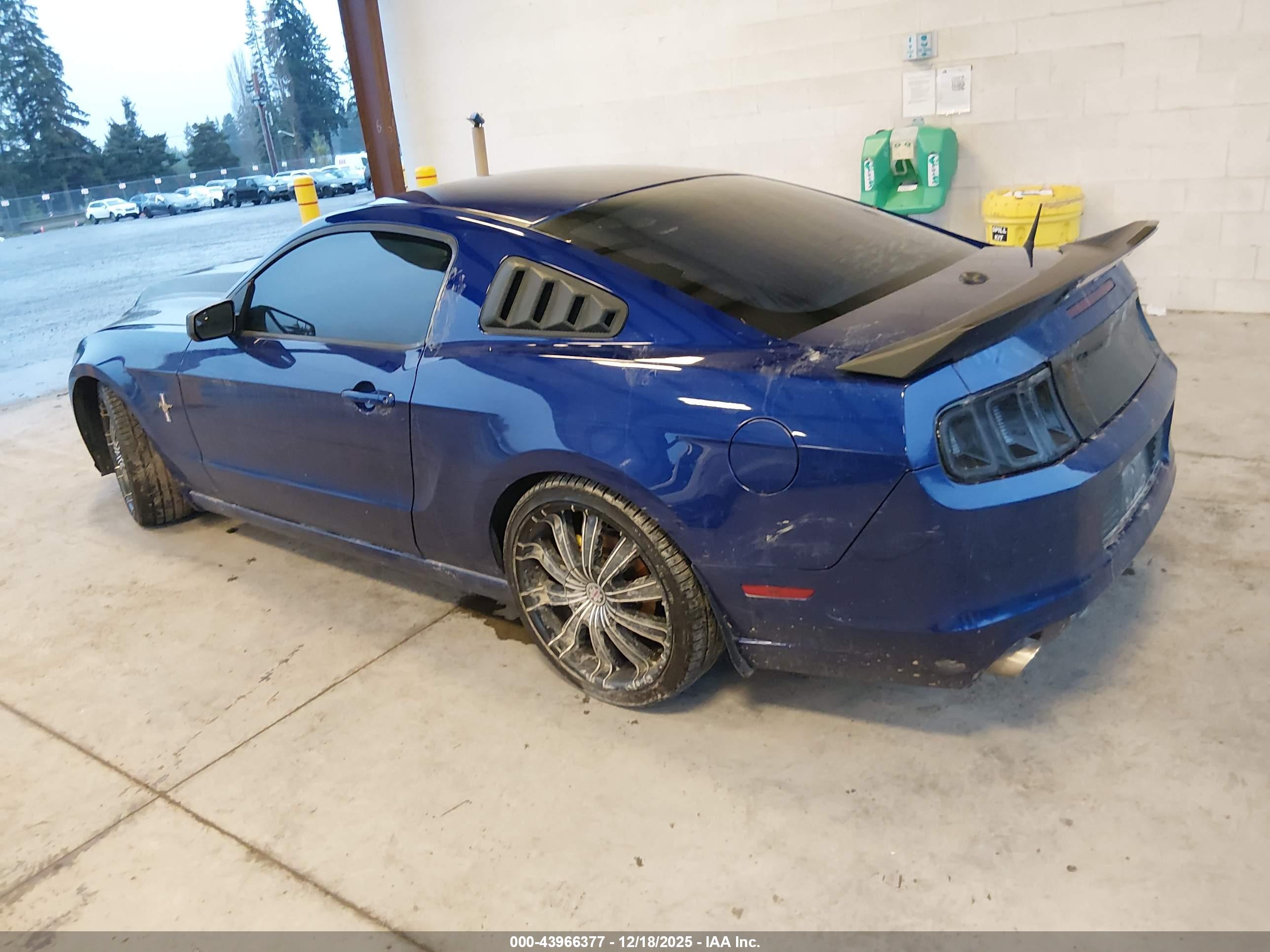 FORD MUSTANG image 3