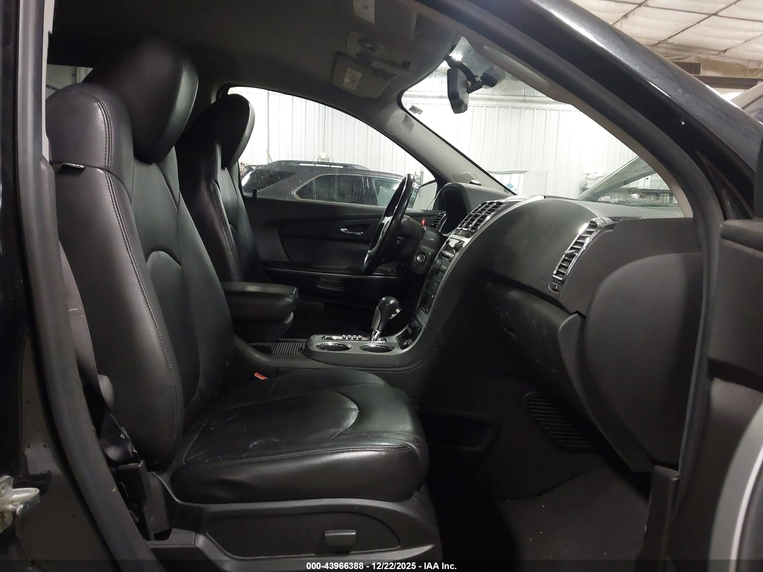 GMC ACADIA image 5