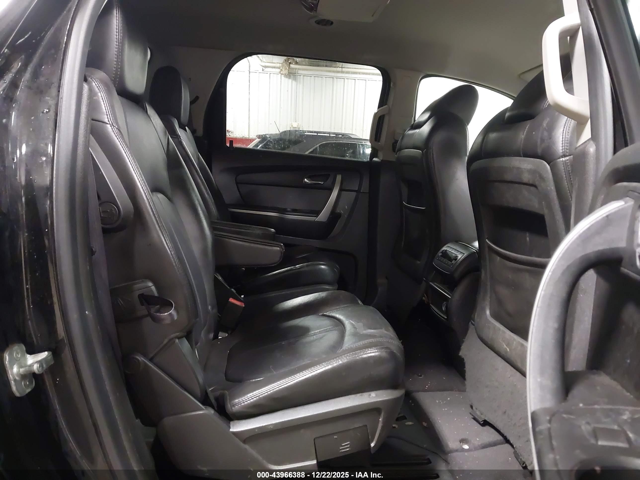 GMC ACADIA image 8