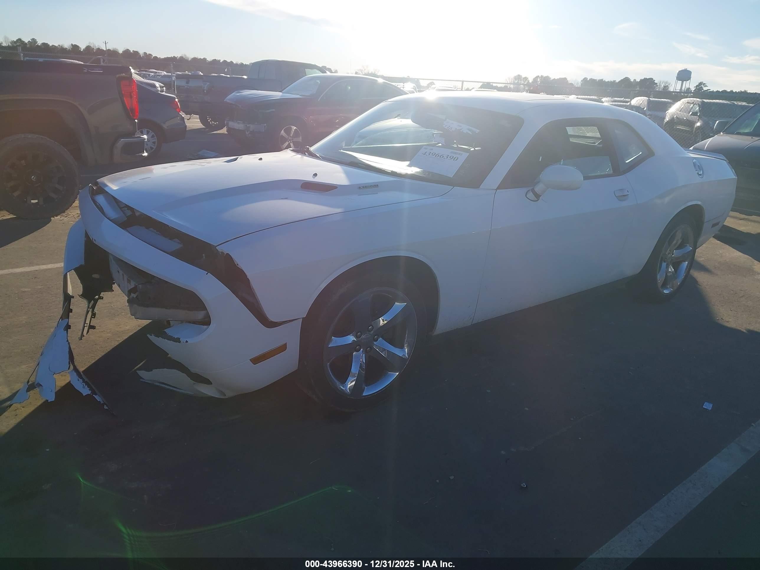 DODGE CHALLENGER image 2