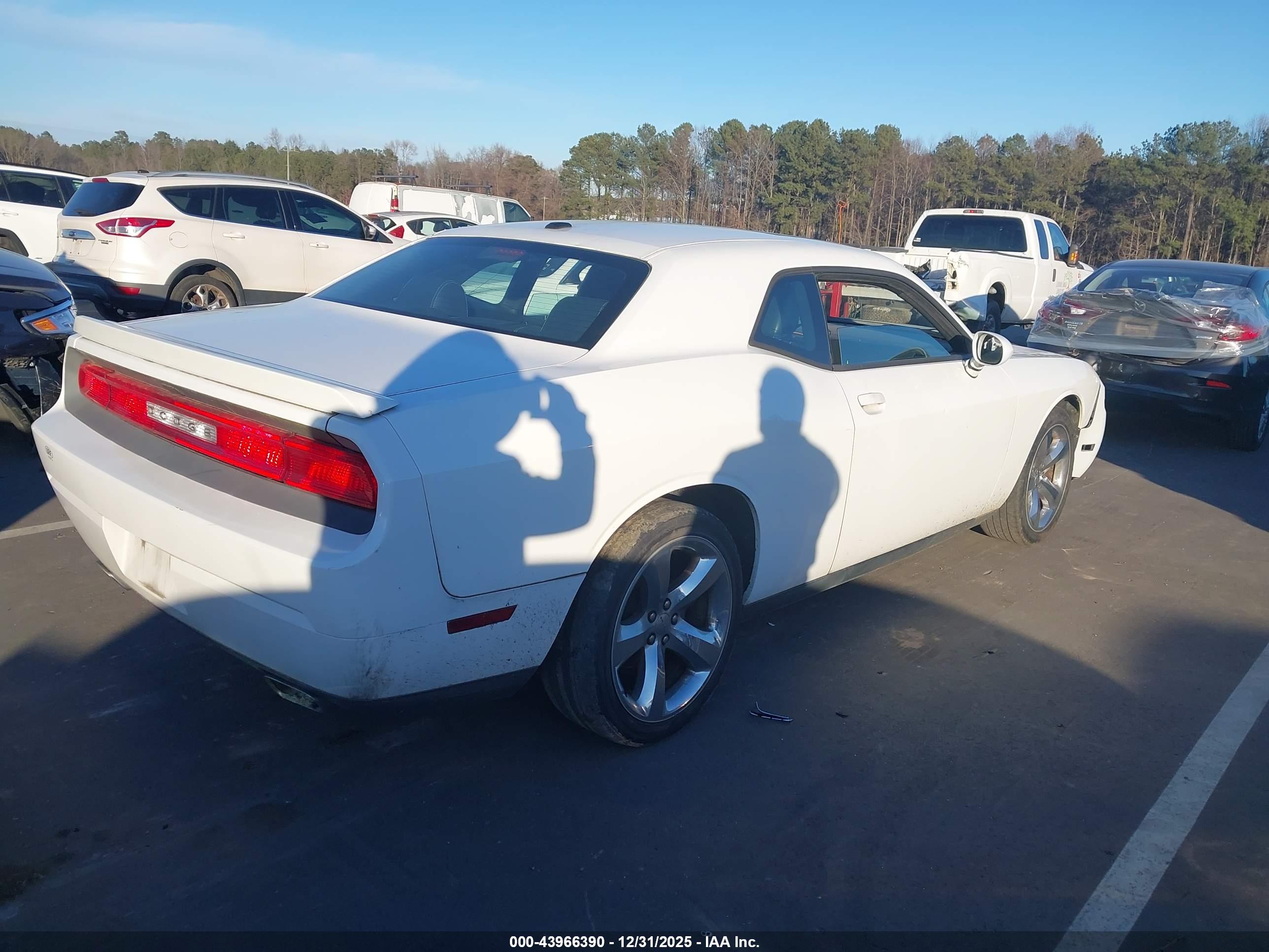 DODGE CHALLENGER image 4