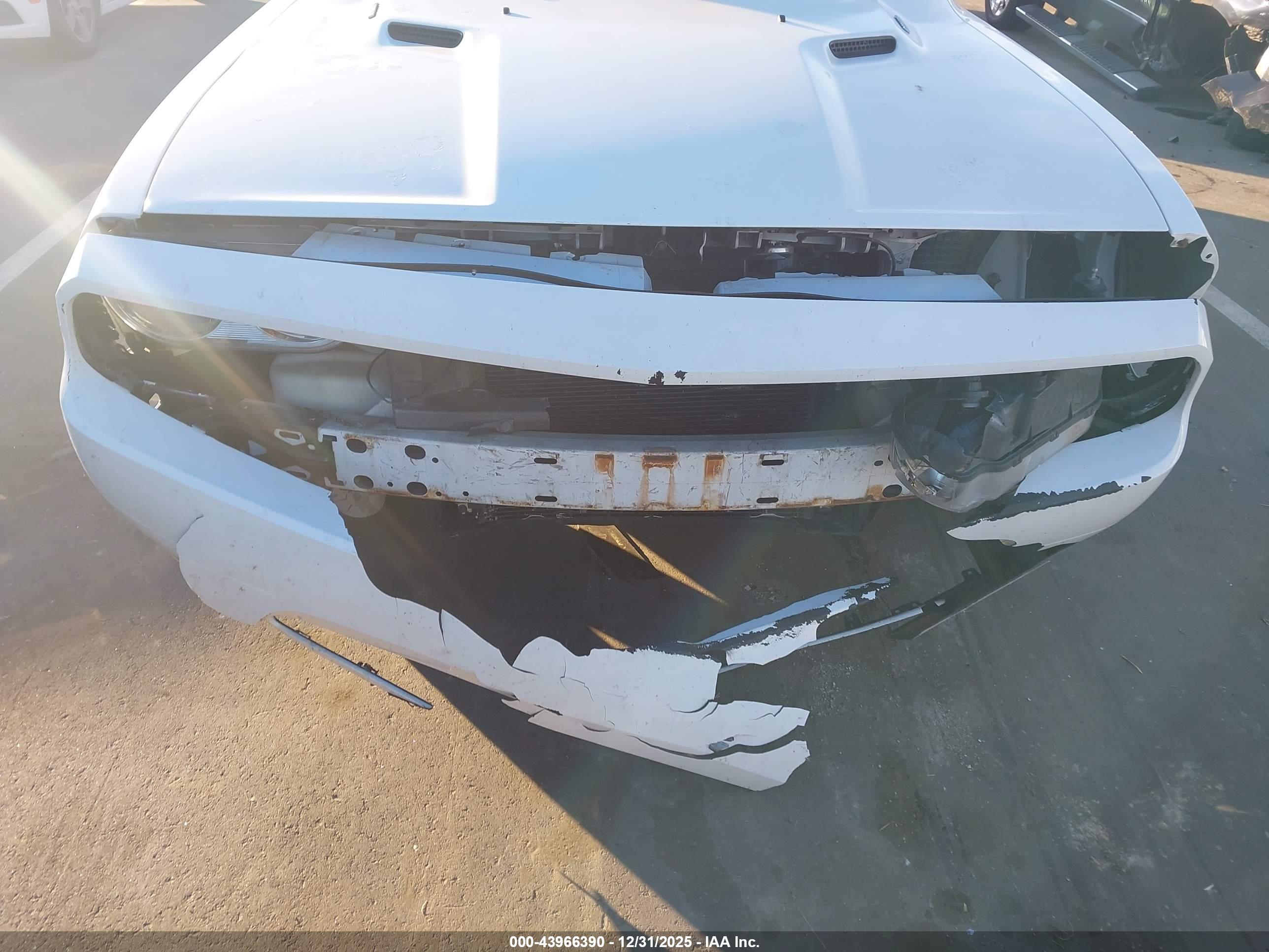 DODGE CHALLENGER image 6
