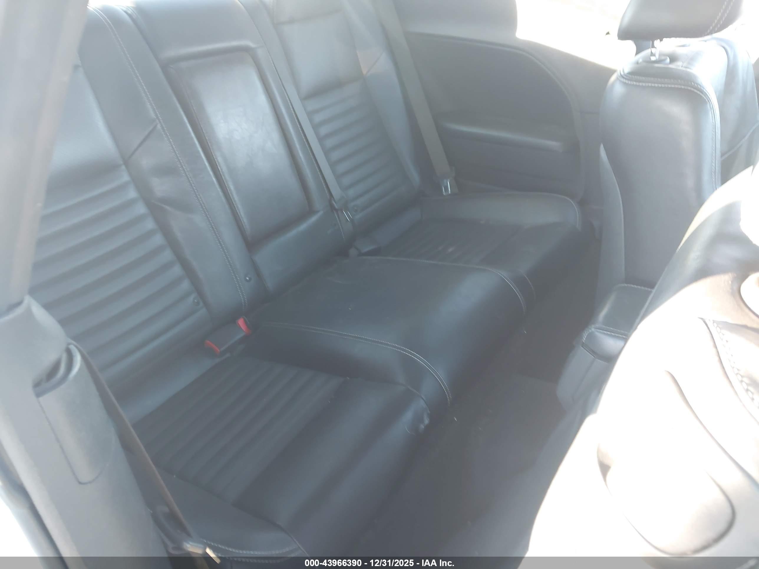 DODGE CHALLENGER image 8