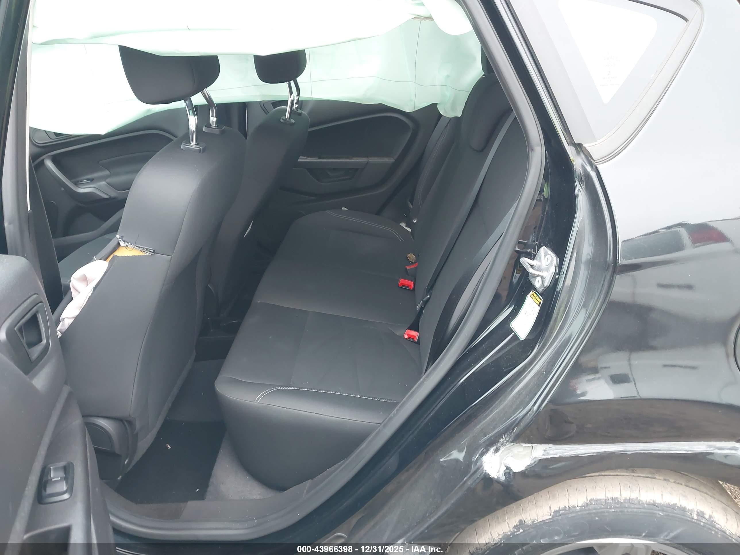 FORD FIESTA image 8