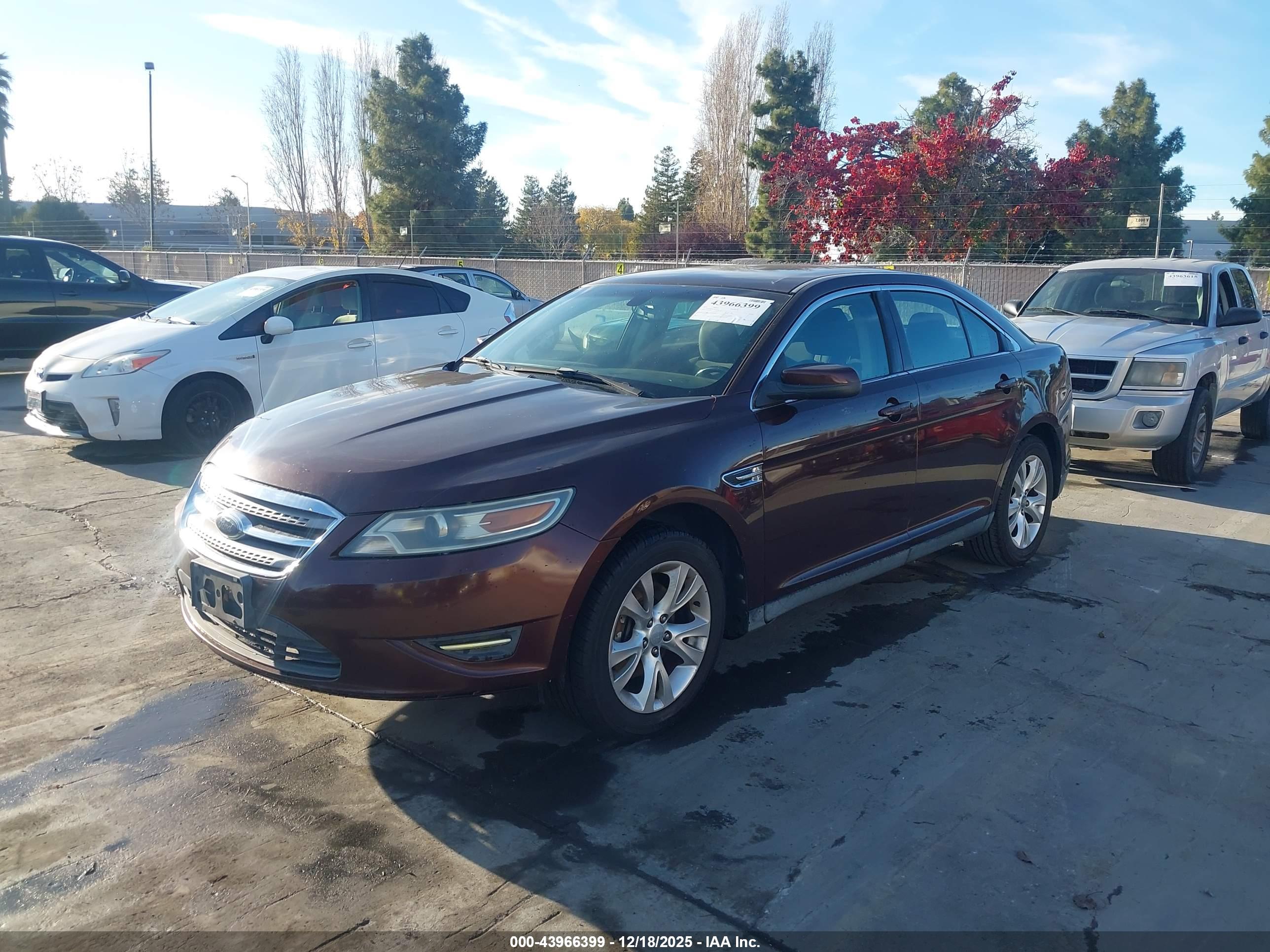 FORD TAURUS image 2