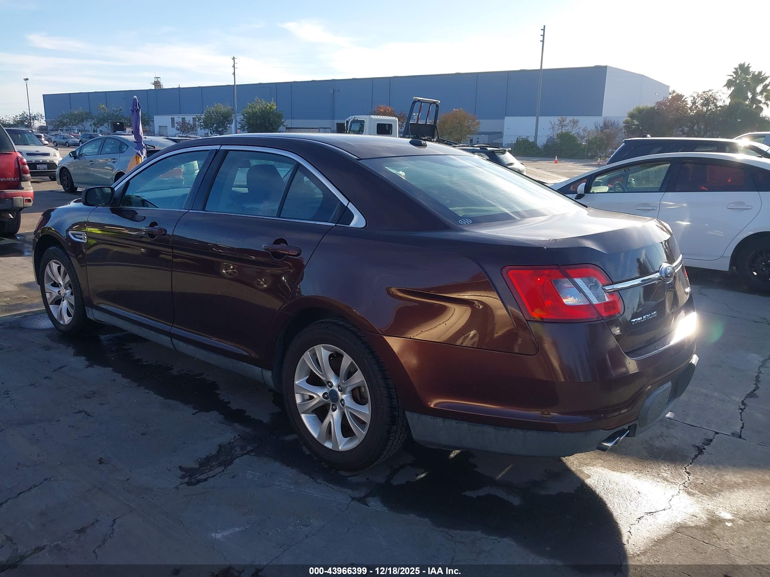 FORD TAURUS image 3