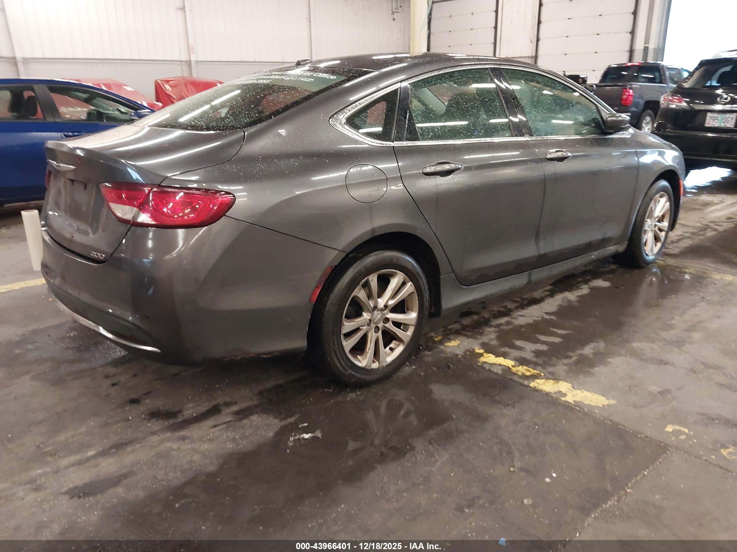 CHRYSLER 200 image 4