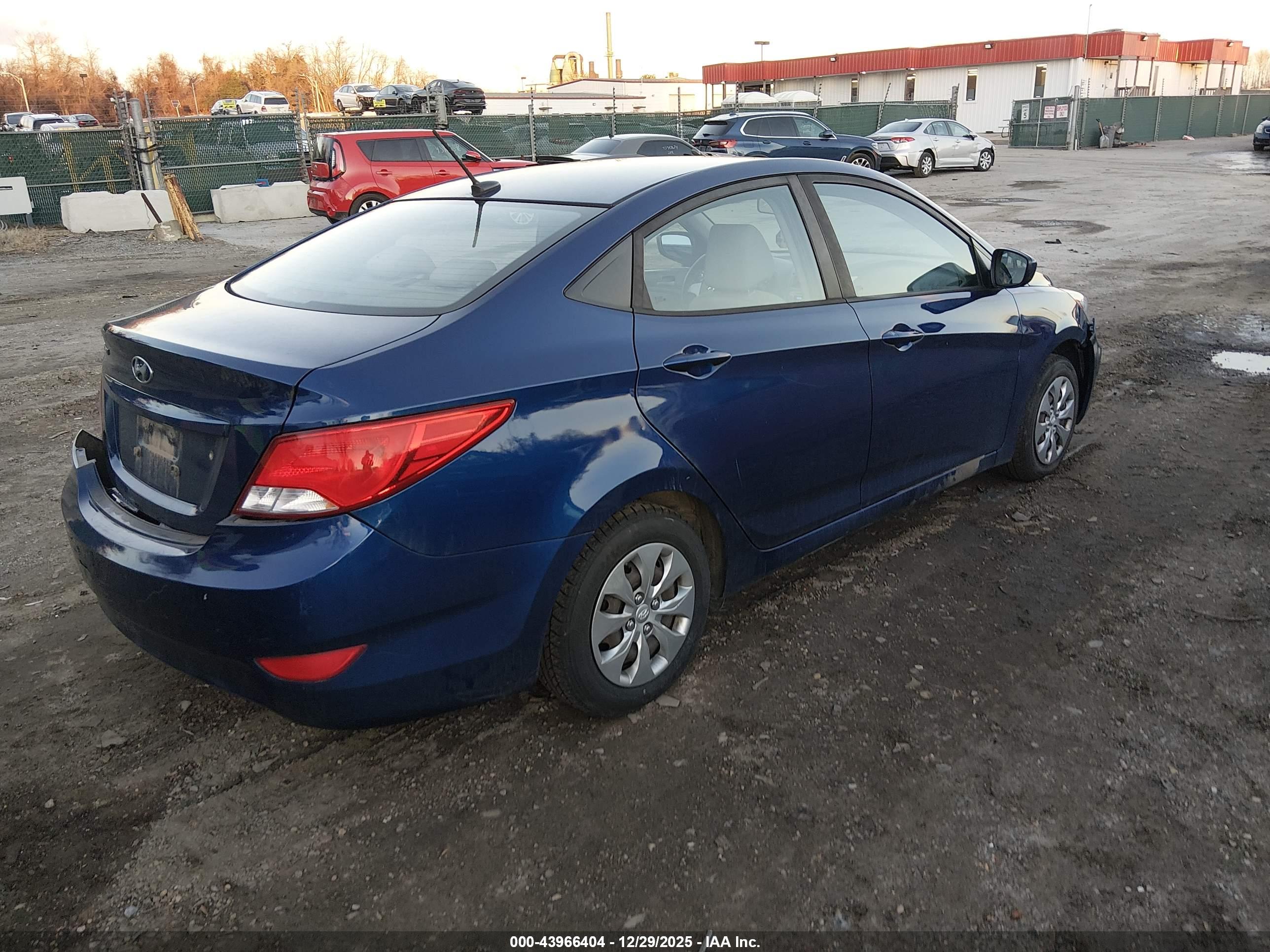HYUNDAI ACCENT image 4