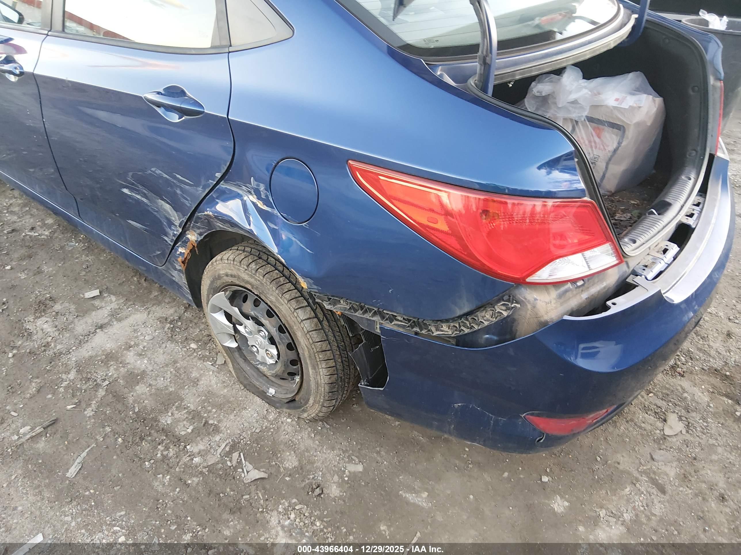 HYUNDAI ACCENT image 6