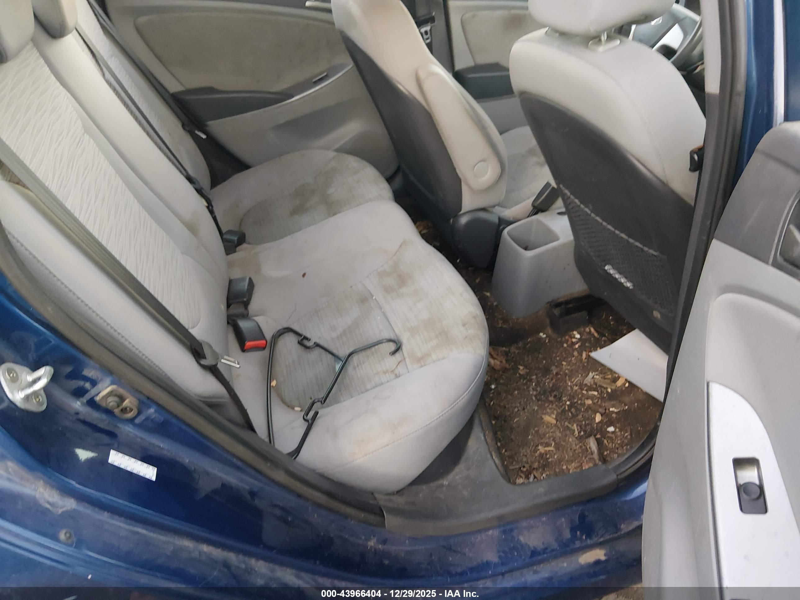 HYUNDAI ACCENT image 8